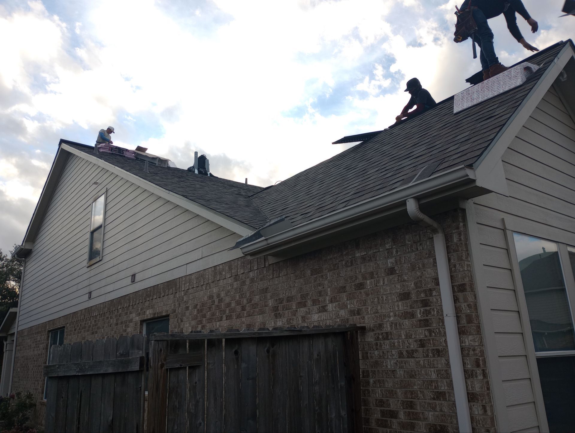 Residential Roofing Installation using Owen's Corning Duration (Lifetime) Shingles by Roof Repair Company