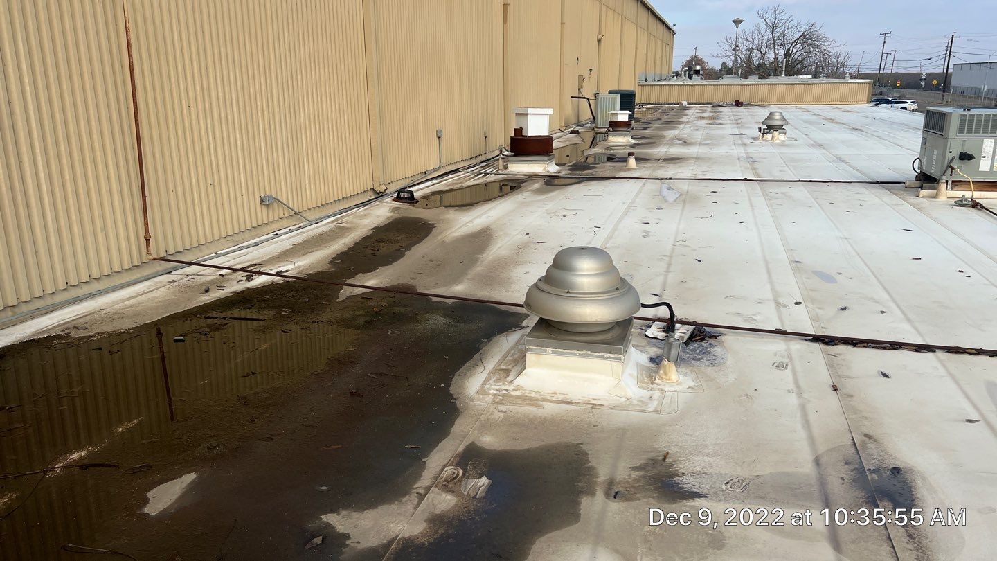 TPO single-ply roofing system using GAF by Straight Edge Roofing Inc