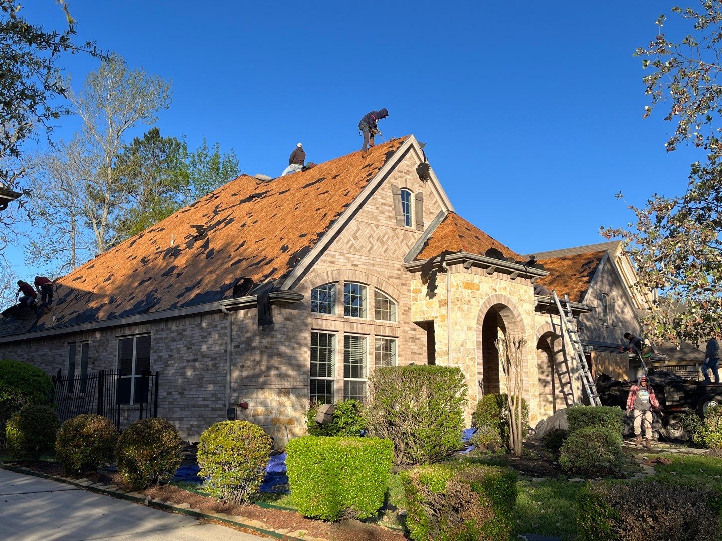 GAF HDZ - Weathered Wood by Elite Roofing LLC