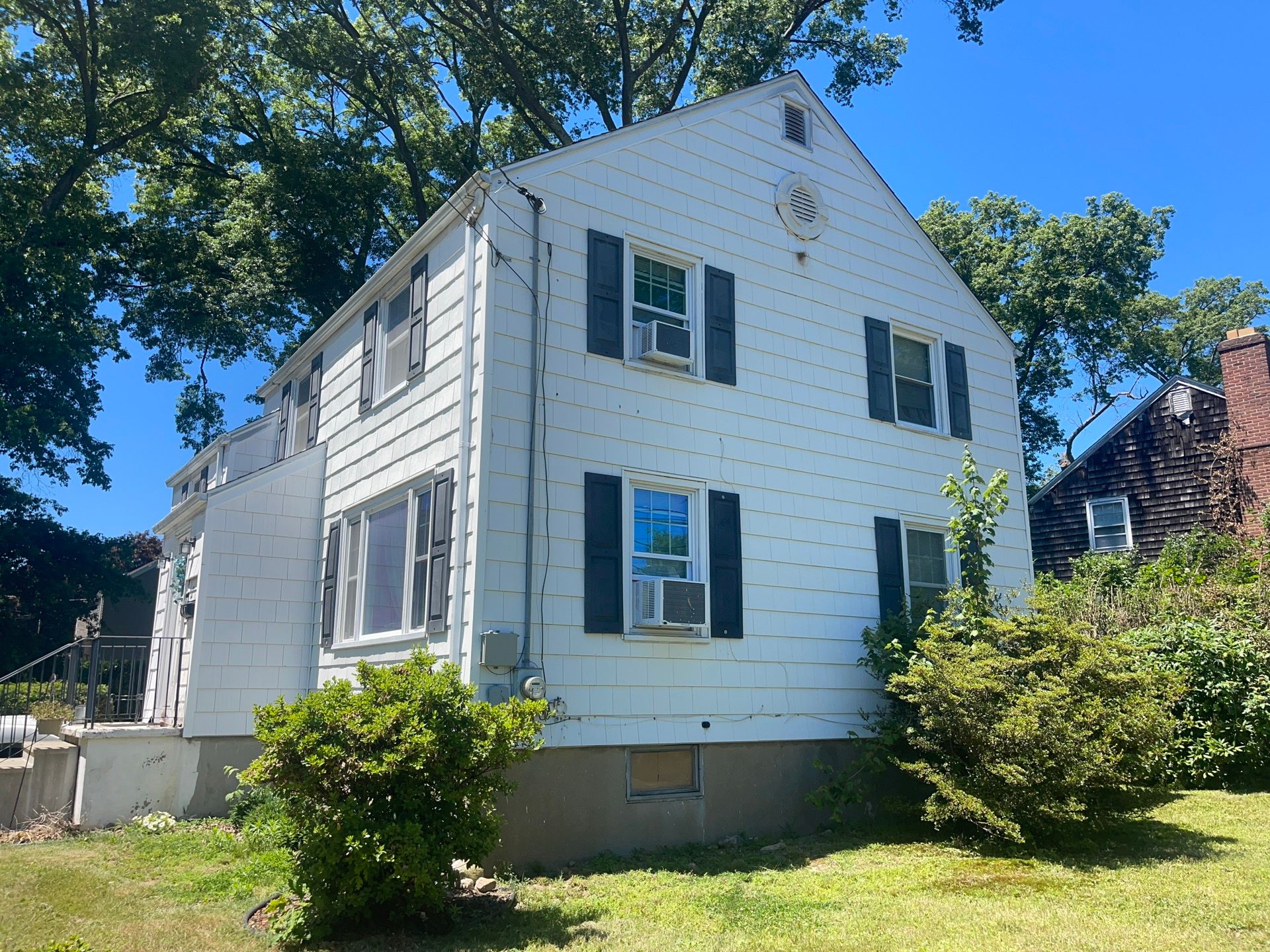 Siding Installation using CertainTeed Monogram Vinyl Siding - D4 - Forest by A Plus Exterior