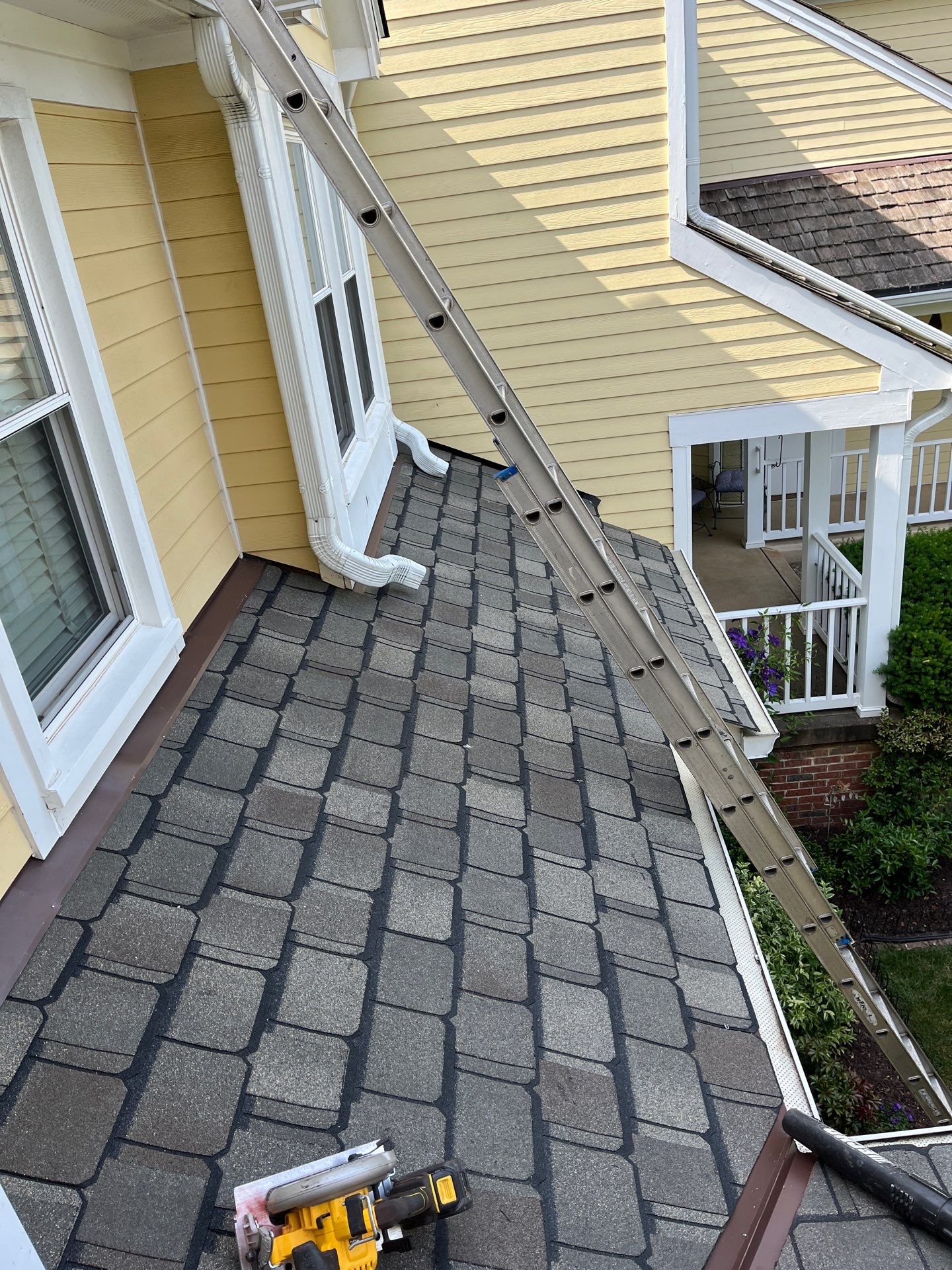 Arlington: CertainTeed Grand Manor Designer Shingles in Weathered Wood by RM Banning, Inc.
