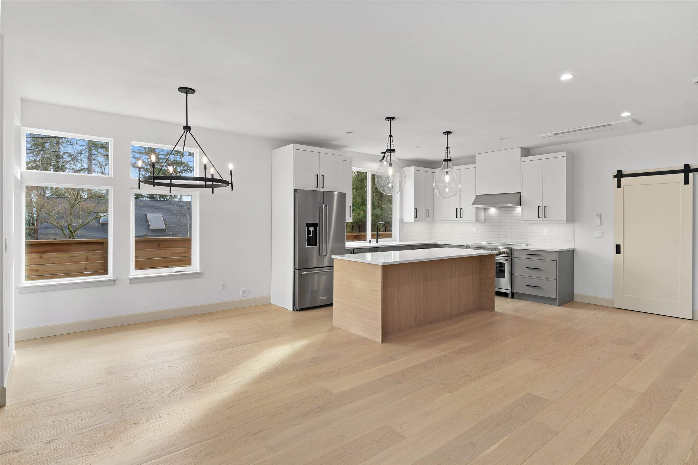 Maple Leaf 6-unit new construction by LinMak Construction