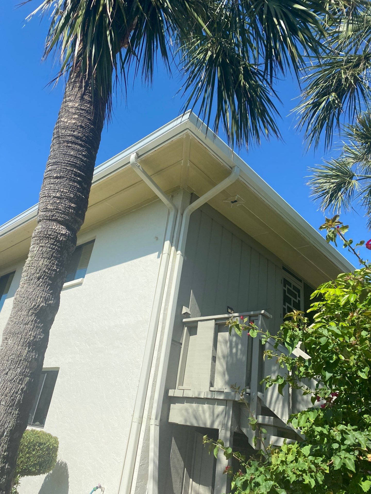 Commercial Gutter Systems for Businesses in Holmes Beach FL by Gutter Professors