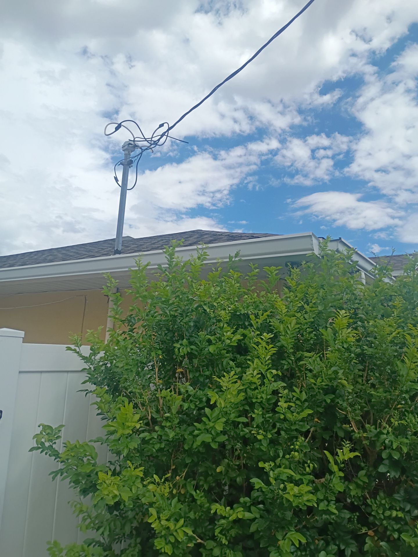 6 Inch Seamless Gutters using White Seamless Gutters in Cape Coral FL by Gutter Professors