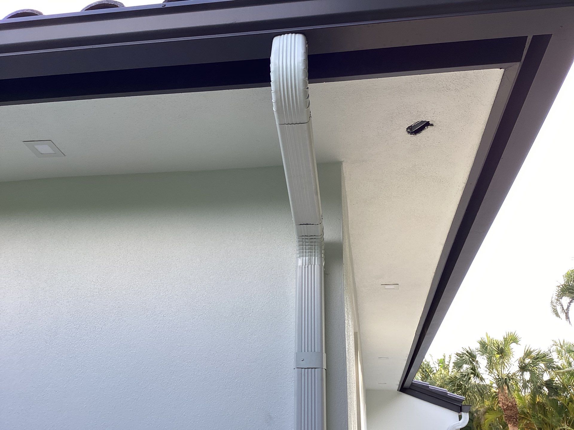 6 Inch Seamless Gutters using bronze gutters in Sarasota FL by Gutter Professors