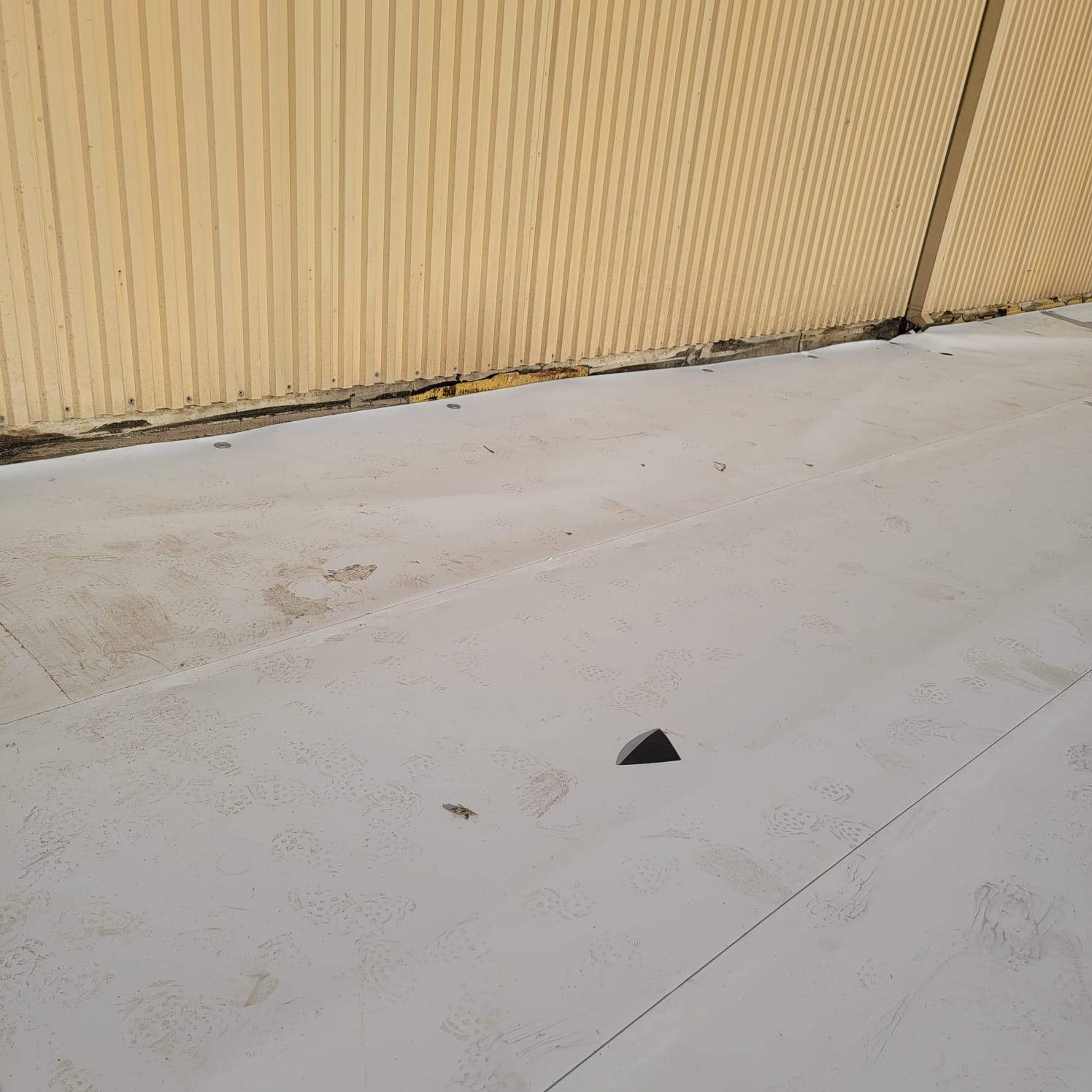 TPO single-ply roofing system using GAF by Straight Edge Roofing Inc