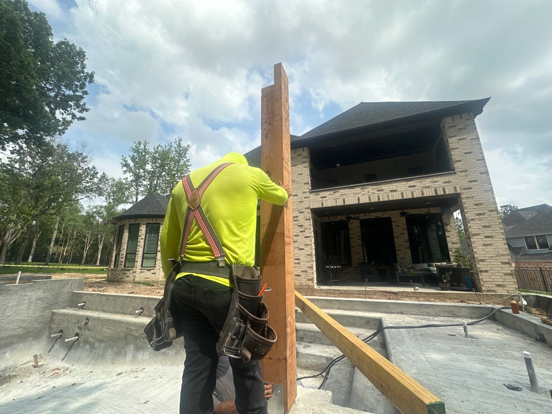 Modern Patio Cover and Kitchen in Montgomery by SophAlx LLC
