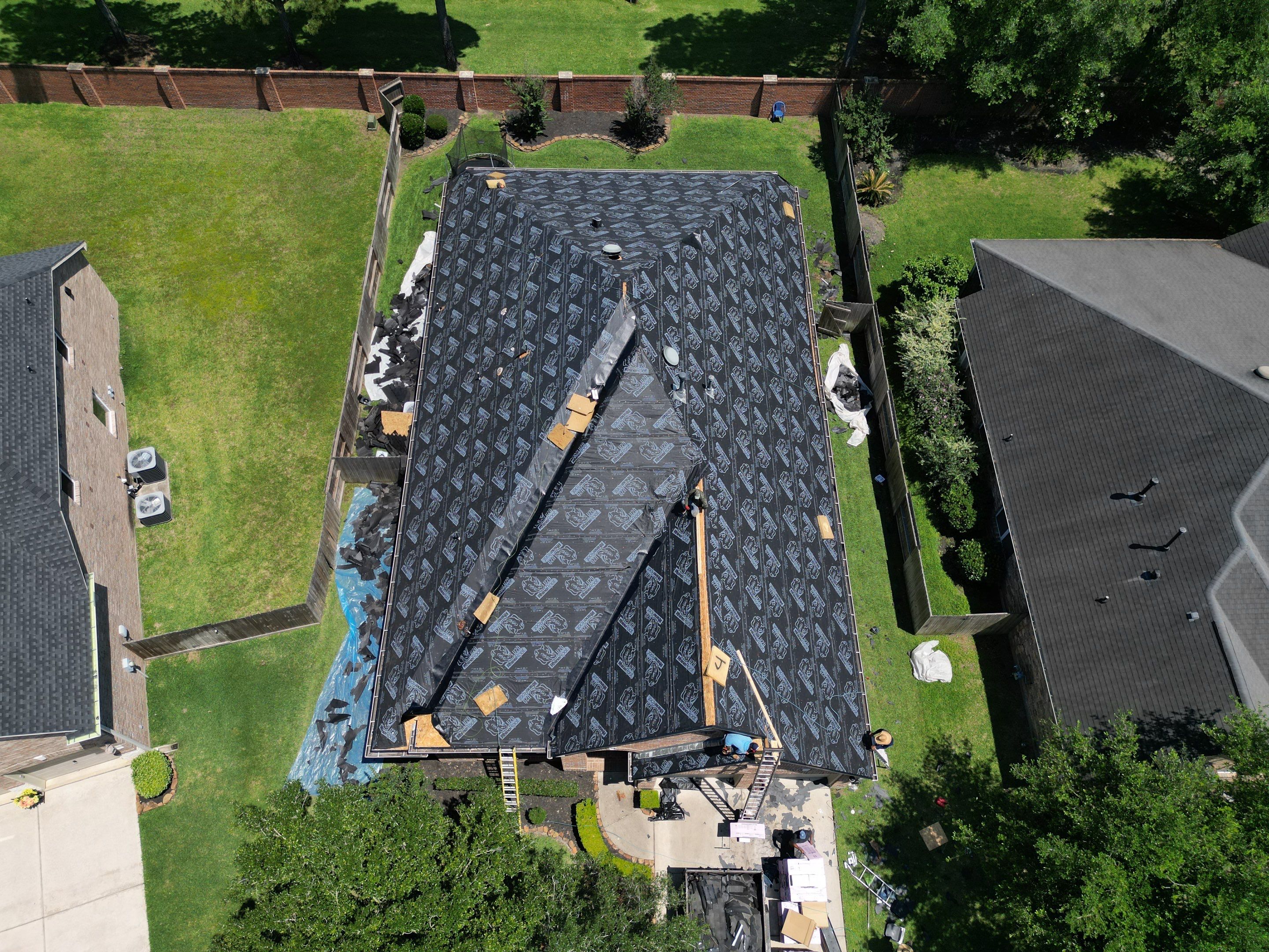 OC Duration Onyx Black by HHH Roofing & Construction