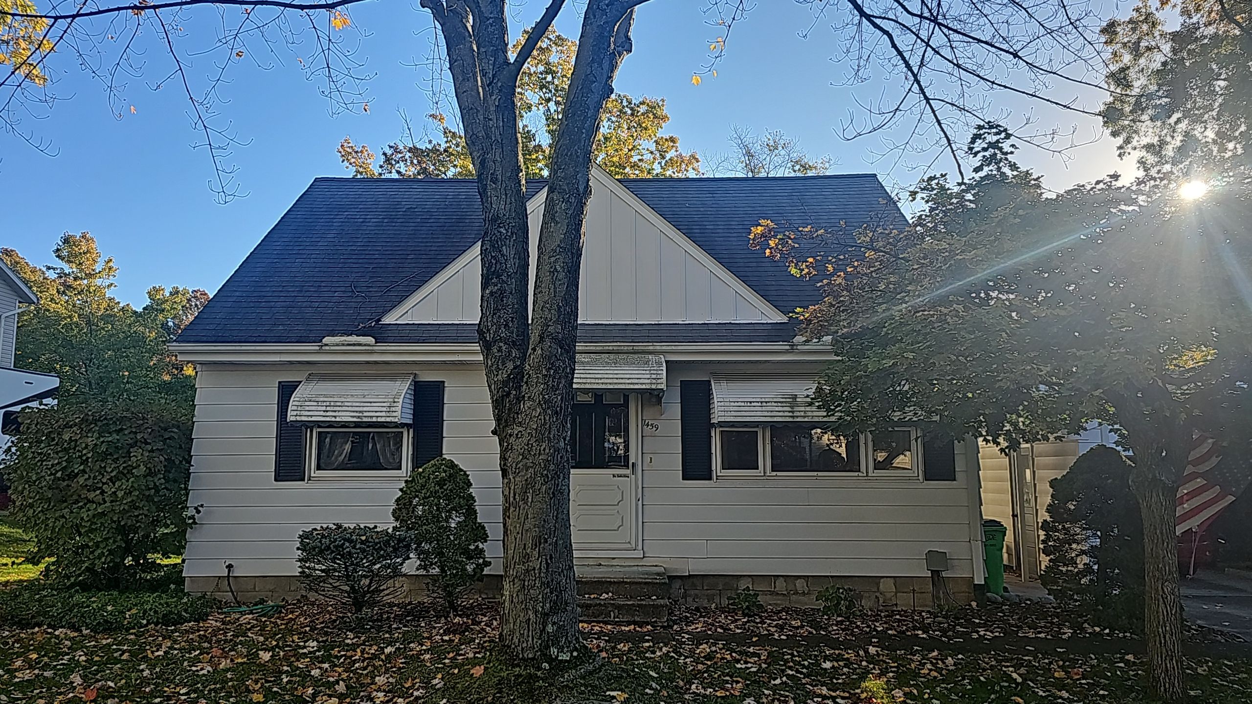 ATLAS PINNACLE COLOR: BLACK SHADOW DRIP EDGE: WHITE by Eagle Eye Roofing