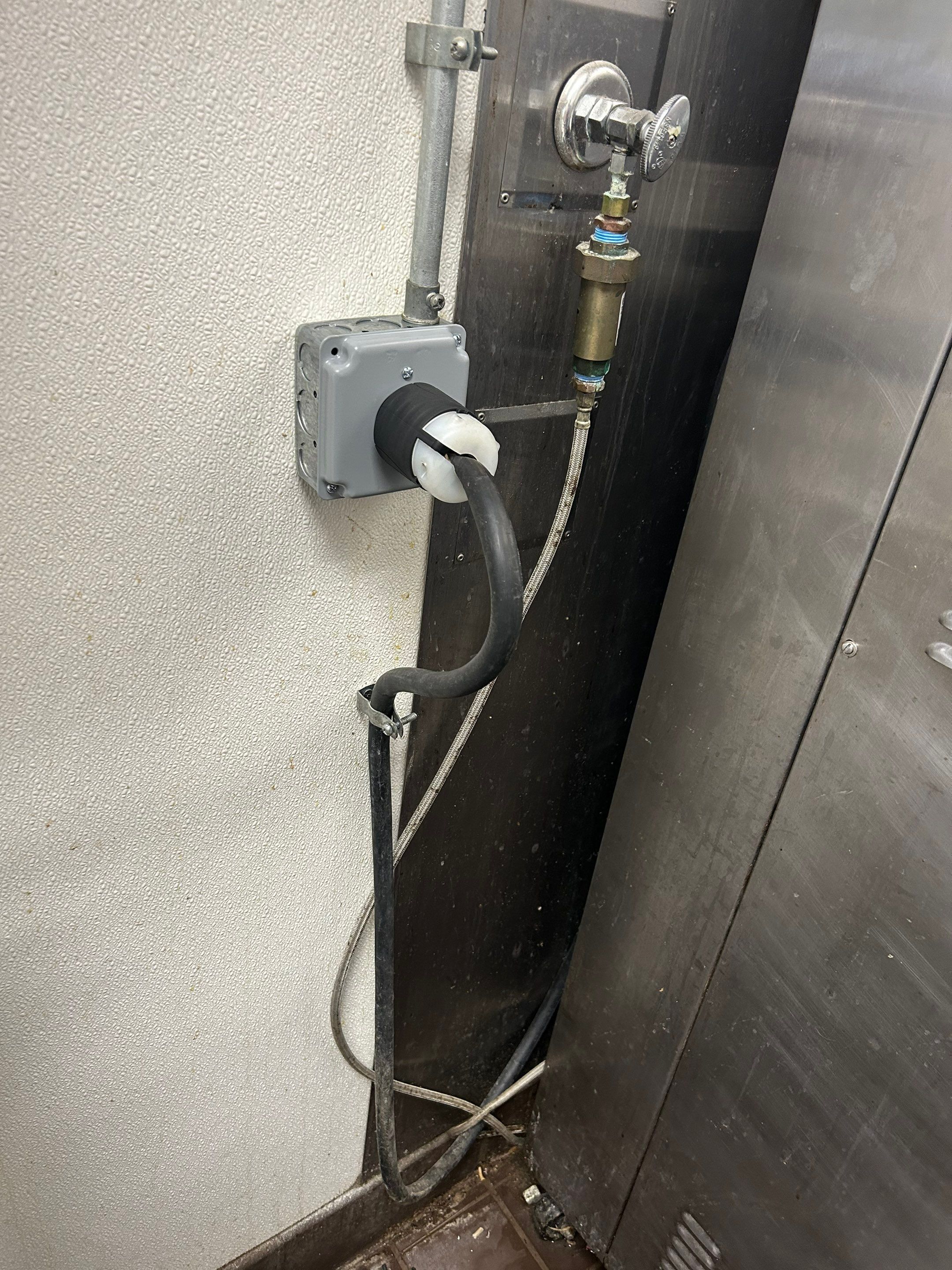 Replace burned 240V outlet by Staybright Electric