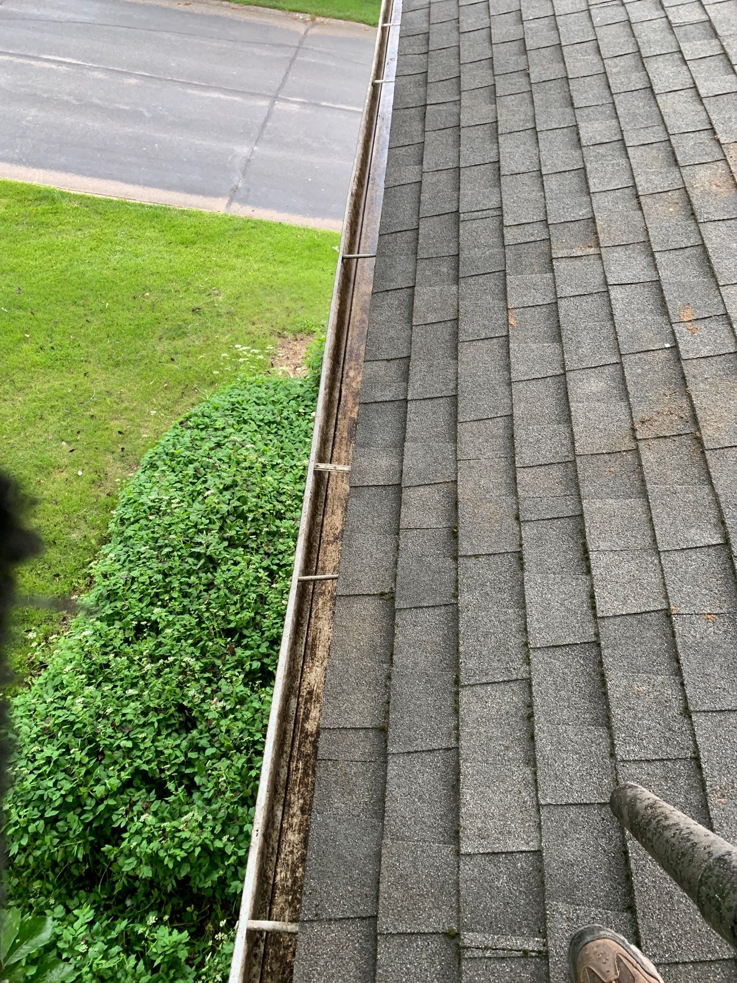 Commercial gutter cleaning Fort Wayne after photo with clean gutters