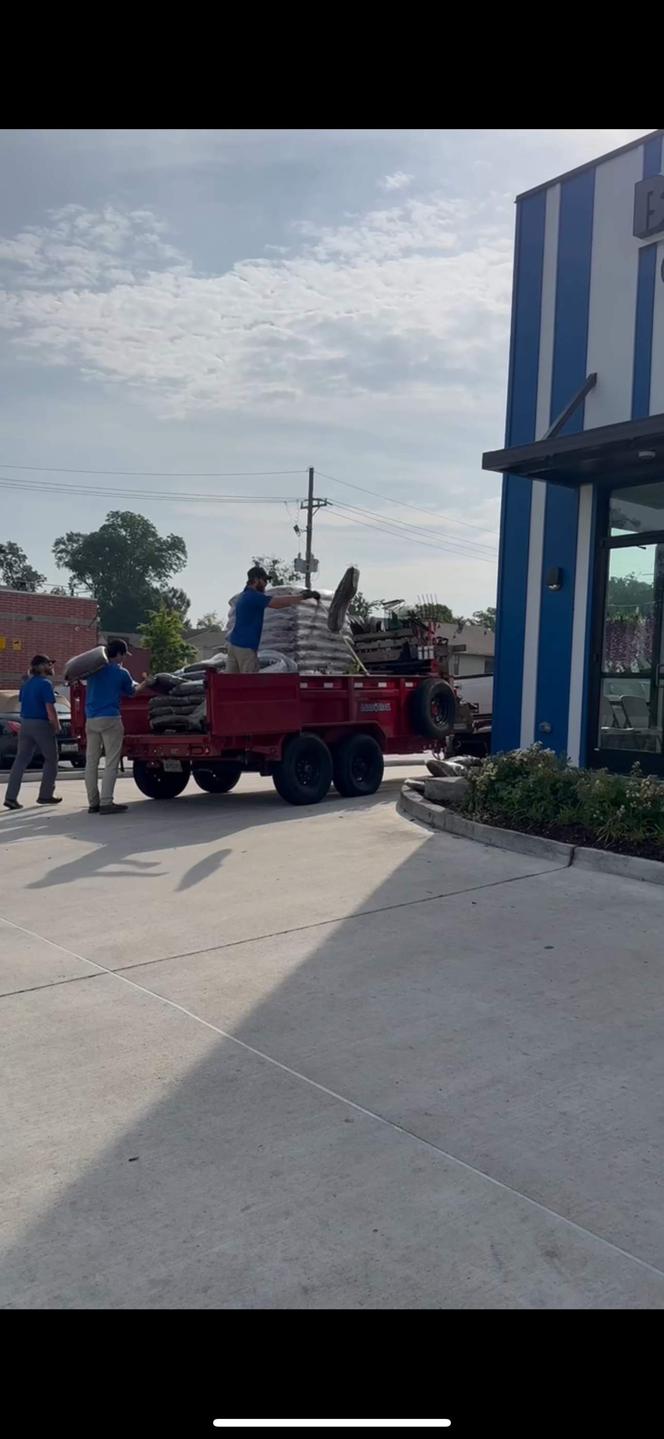 COMMERCIAL: HEDGE TRIM / BED CLEAN / MULCH INSTALL using BROWN MULCH "BARK BRITE" by CutScape, LLC.