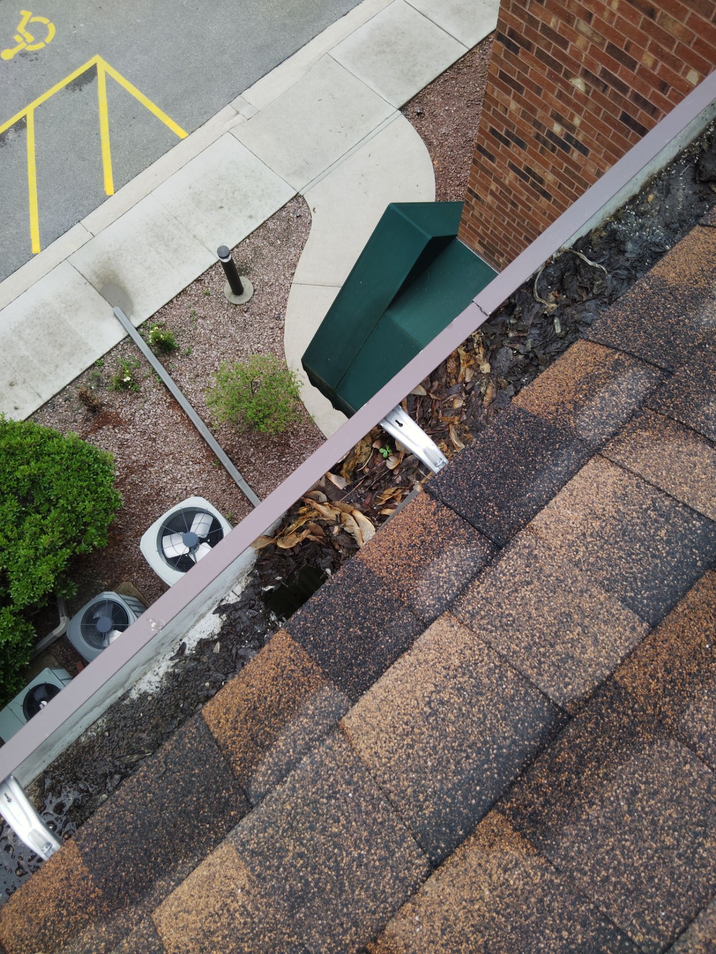HOA gutter cleaning before photo