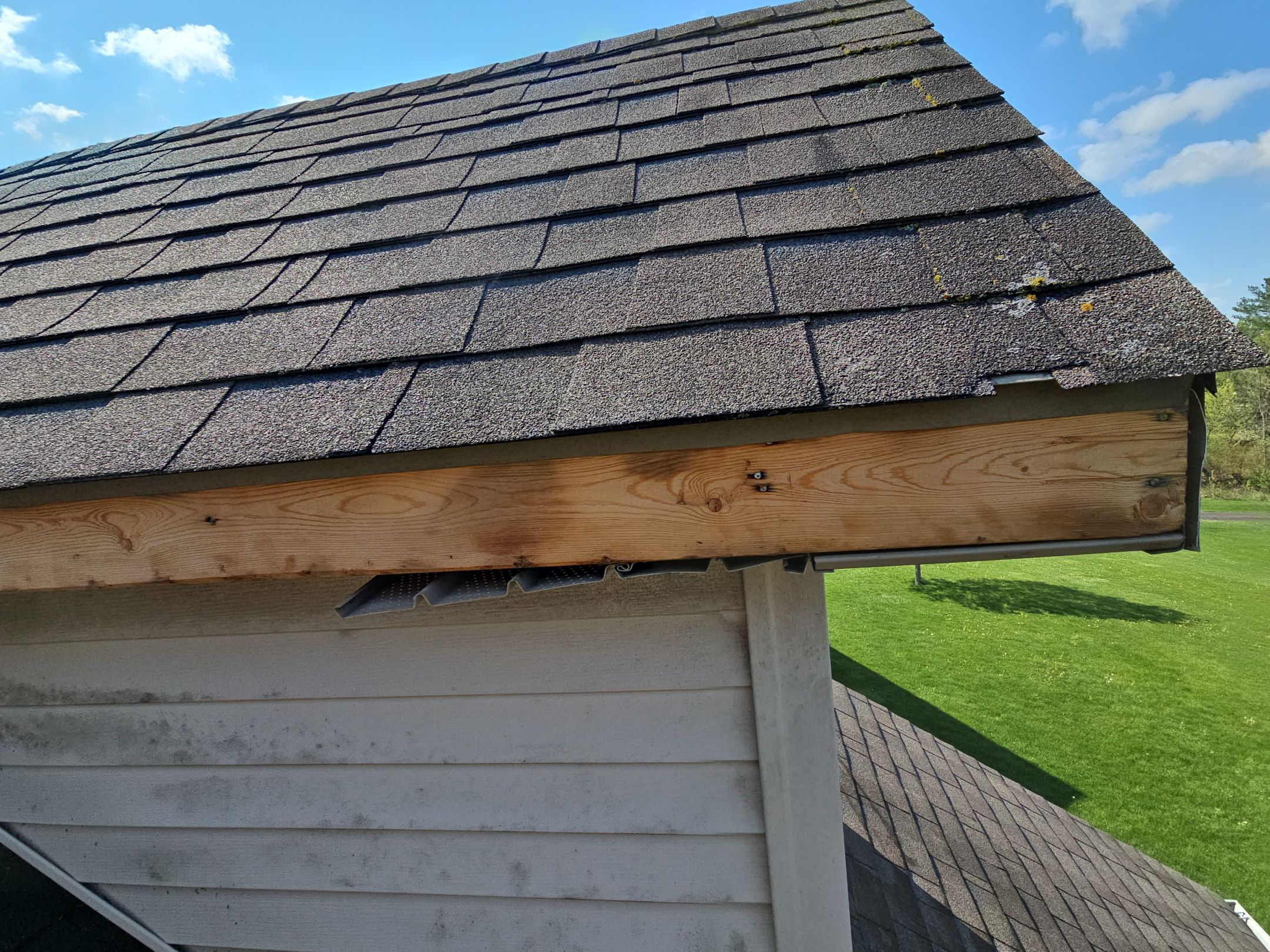 ATLAS PINNACLE COLOR: WEATHERED SHADOW by Eagle Eye Roofing