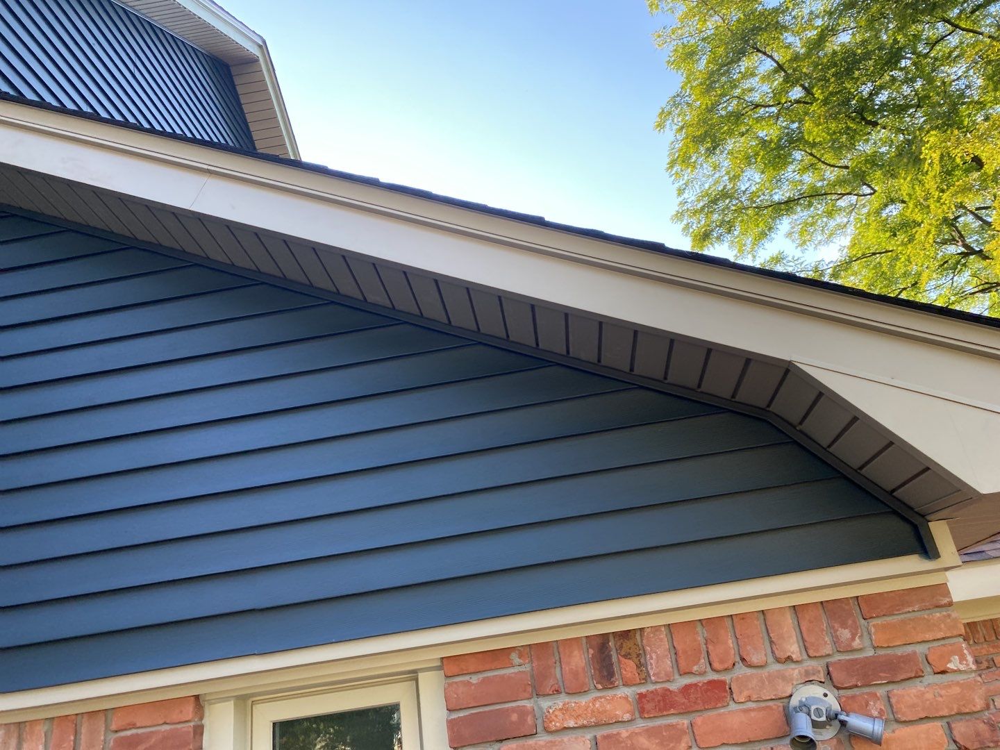 Siding Replacement using CertainTeed Restoration Classic D5 by 180 Contractors