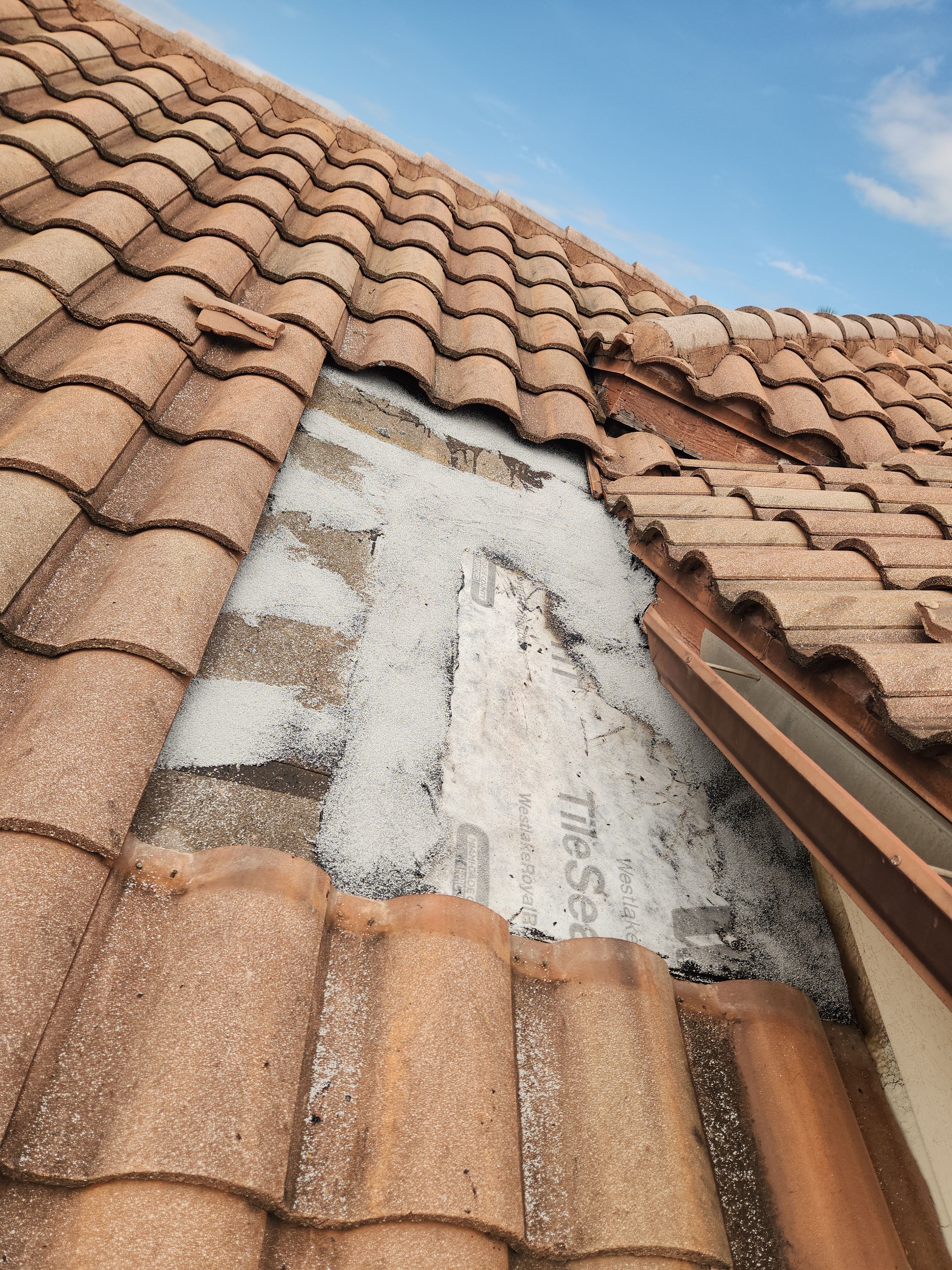 Expert Tile Roof Repair in Palm Beach Gardens – Durable & Weatherproof Solution by Aastro Roofing