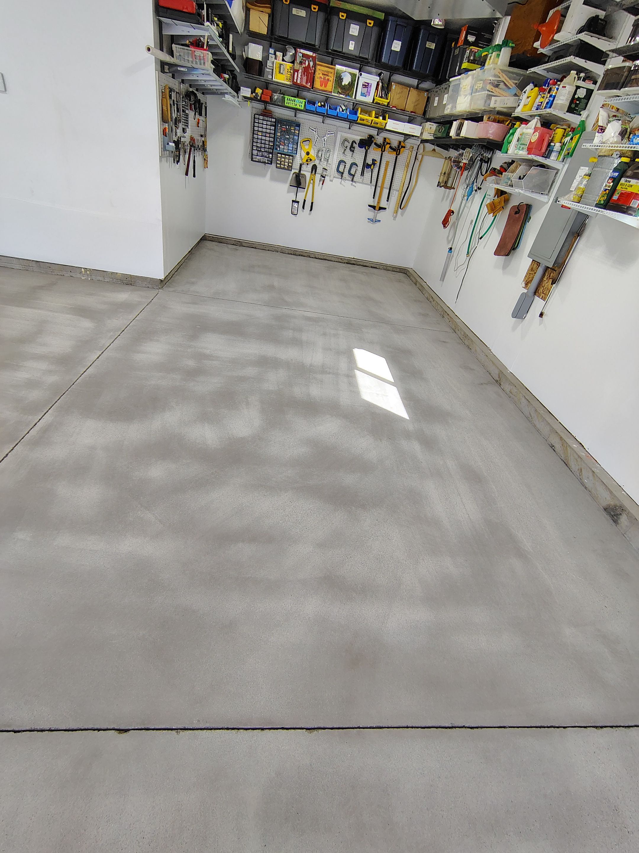 Decorative Flake Garage Floor Coating Installation in Tea, South Dakota by Select Painting, Coatings & Garage Cabinets