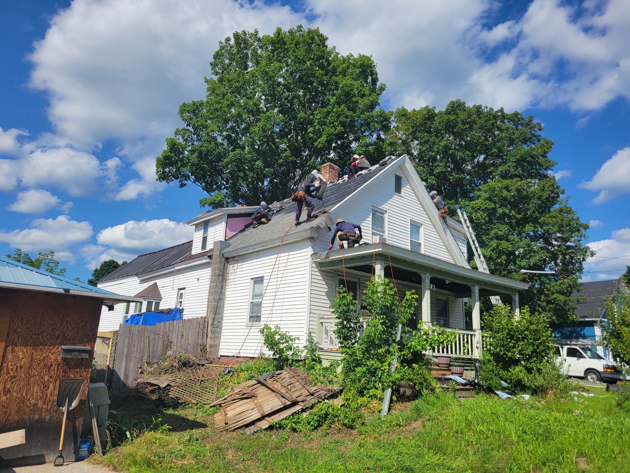 π‘ Another happy homeowner in Claremont, NH! πͺ by Tall pine roofing