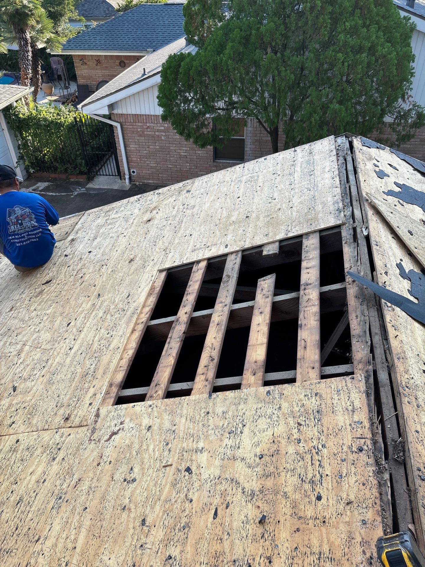 Residential Roofing Installation using Owen's Corning Duration (Lifetime) Shingles by Roof Repair Company