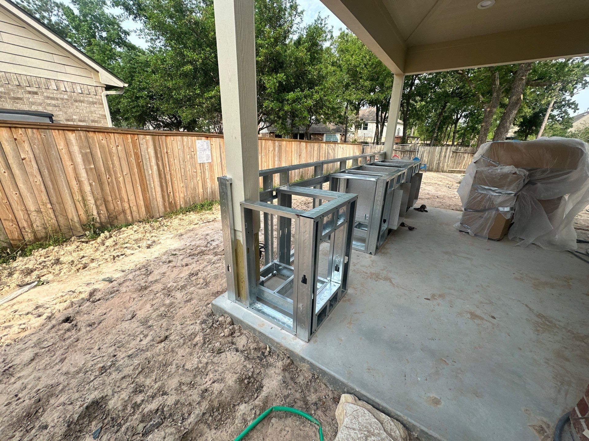 Pool, Patio Cover and Summer Kitchen in Creekside by SophAlx LLC