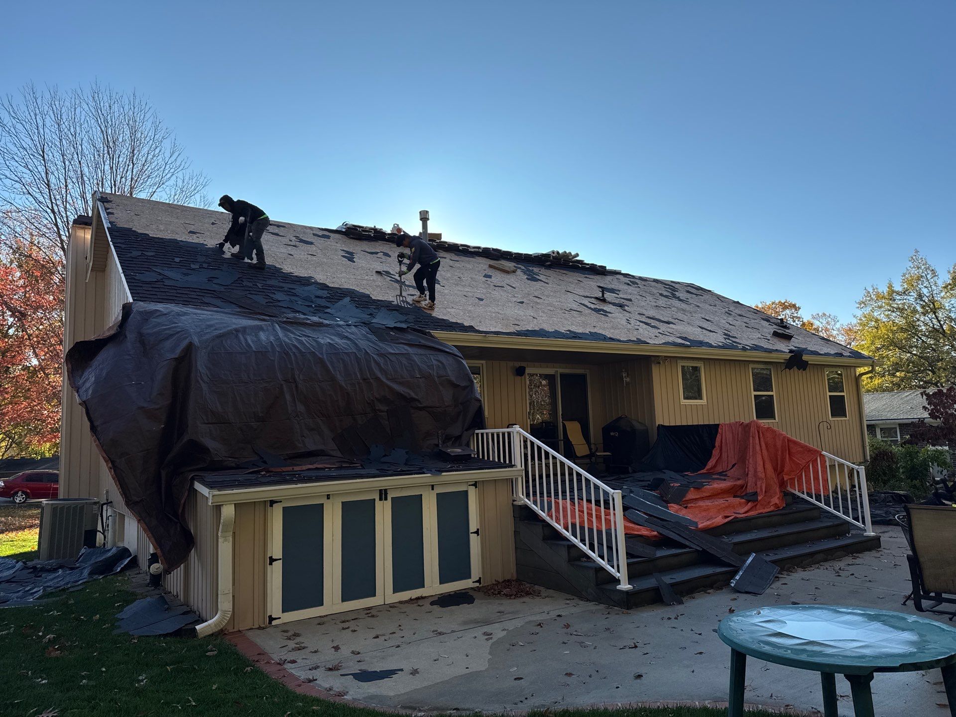 Had a storm and now a new roof! by EEC  Windows, Siding & Roofing 