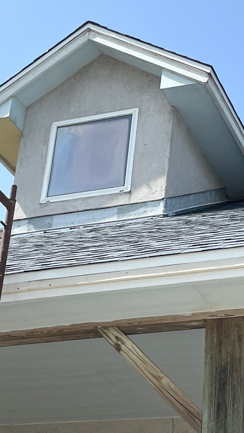 Long Horn Retreat by Bayfront Roofing and Construction
