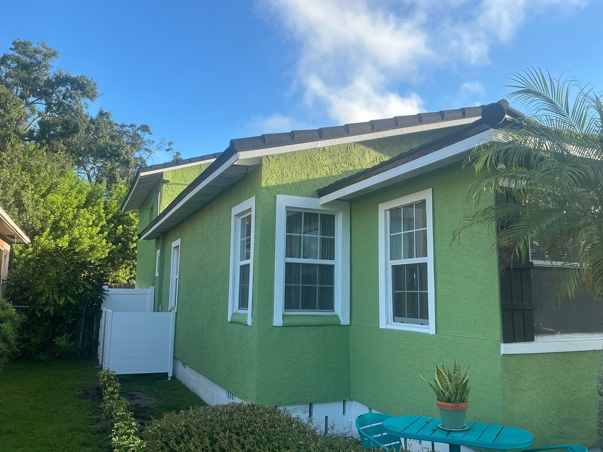 White Aluminum Soffit and Fascia in St.Petersburg FL by Gutter Professors