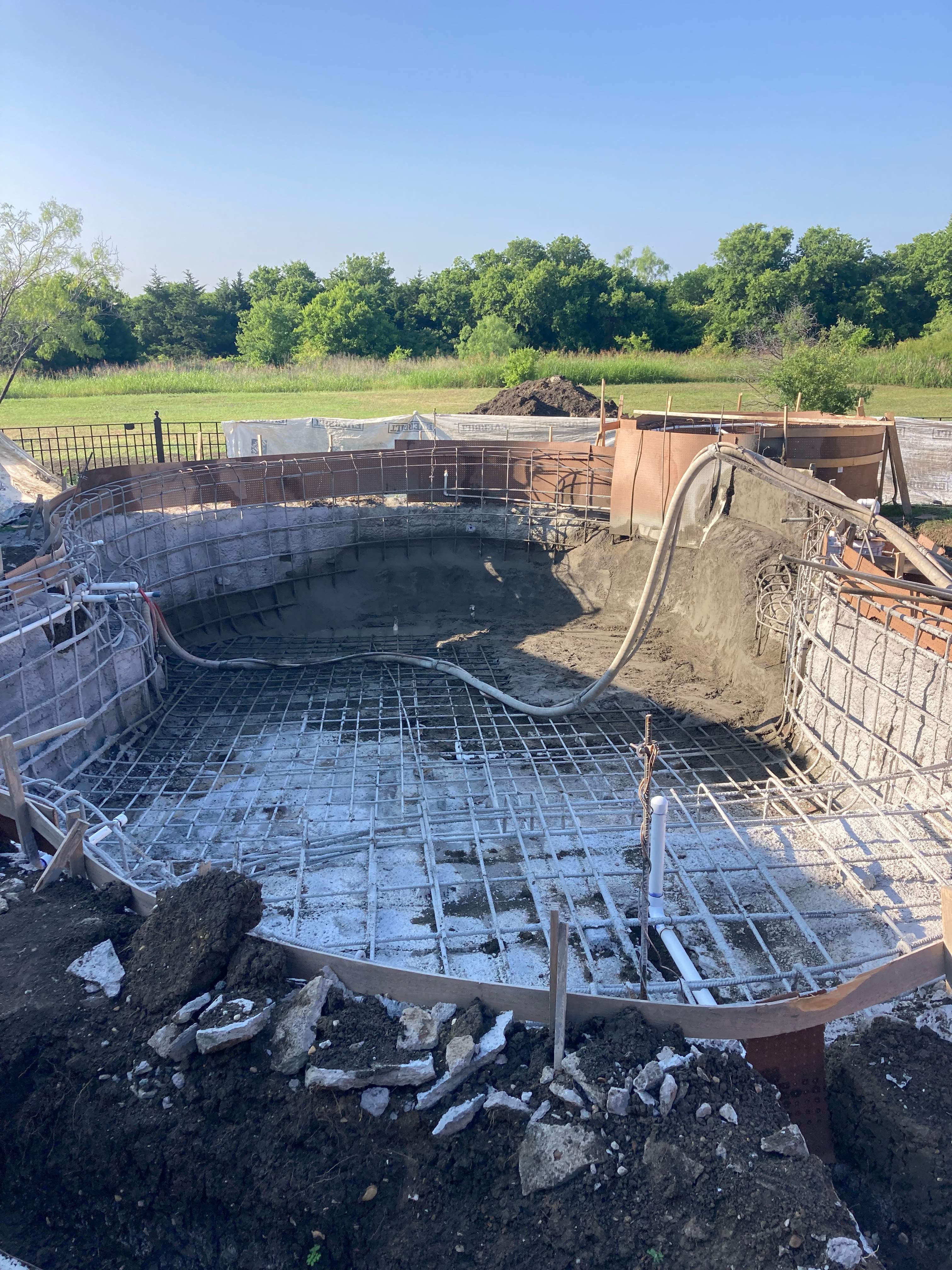 Freeform Pool with Tanning Ledge by Pinnacle Pools and Spas - DFW