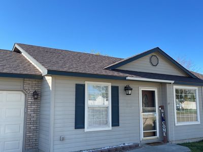 Nampa bungalow gets residential roofing using Owens Corning Oakridge in Teak 