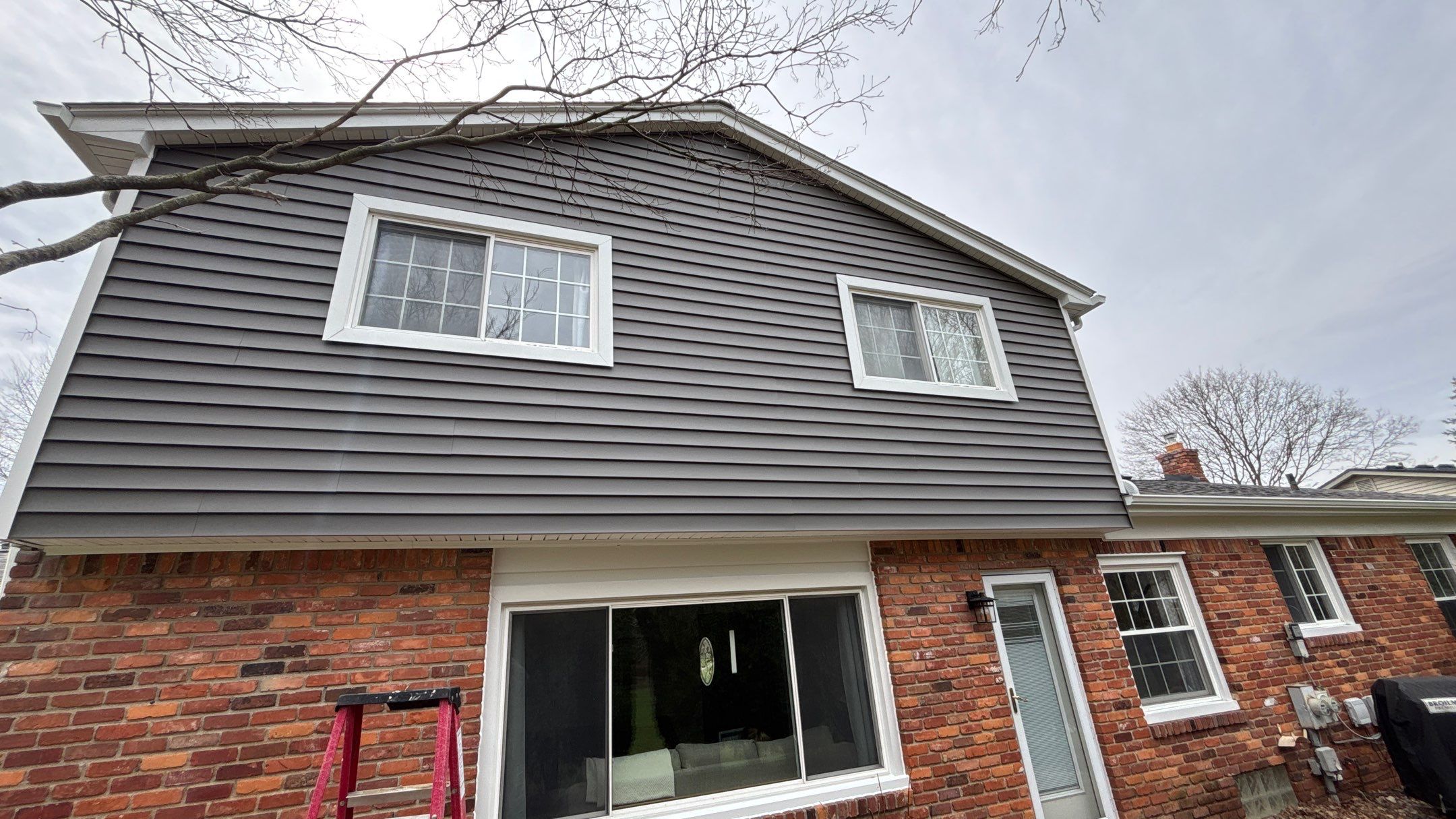 Siding Replacement using Alside Charcoal Smoke and Roof Replacement using Owens Corning Peppercorn by 180 Contractors