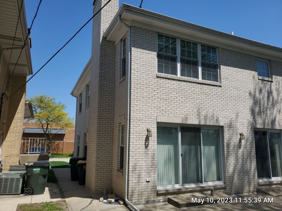 Lincolnwood, IL house washing, and patios by Northern Power Washing LLC.