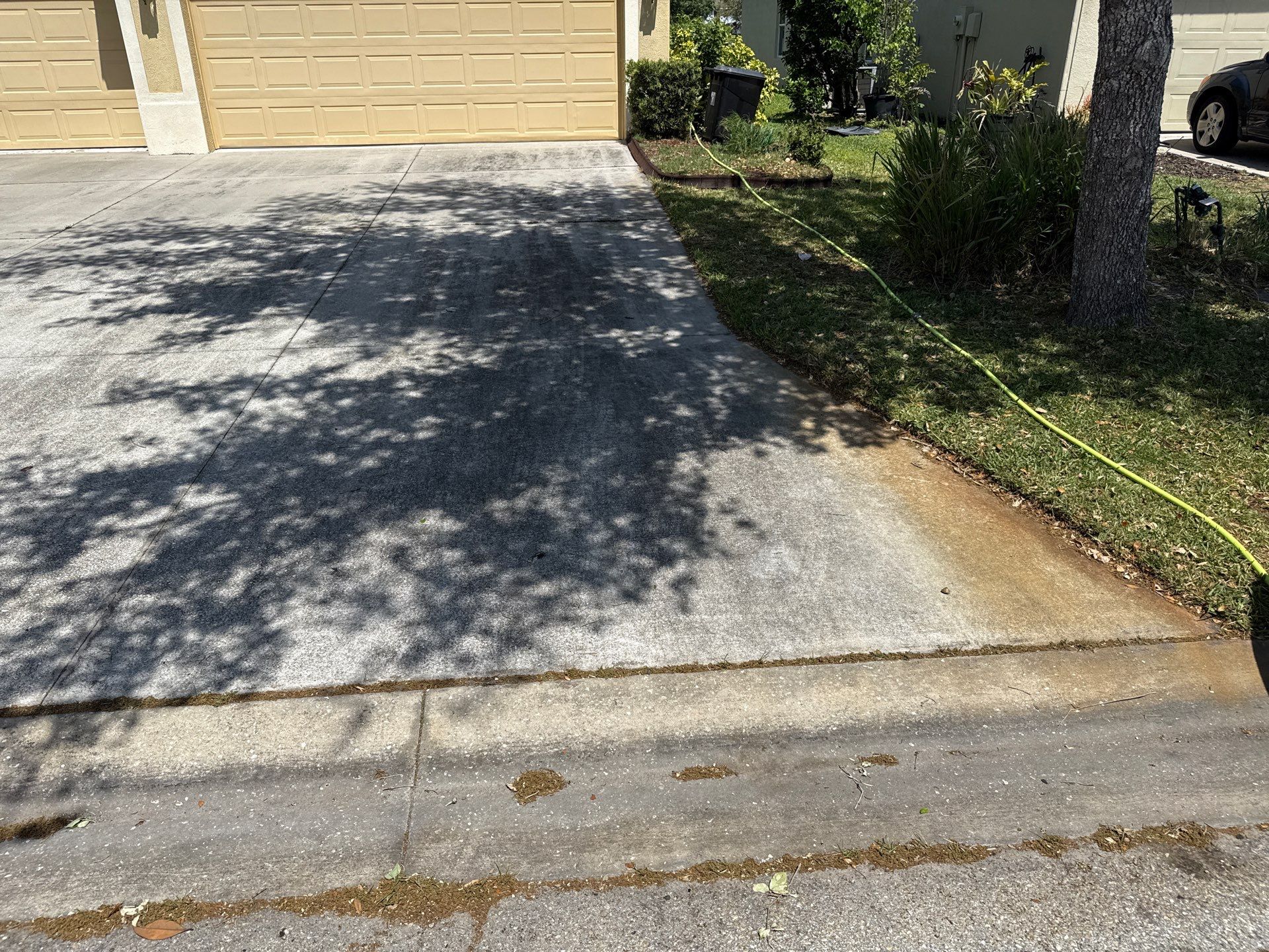 Driveway & Rear Wall Soft Wash | Lexington Community | Parrish, FL | Sunshine AquaWash by Sunshine AquaWash