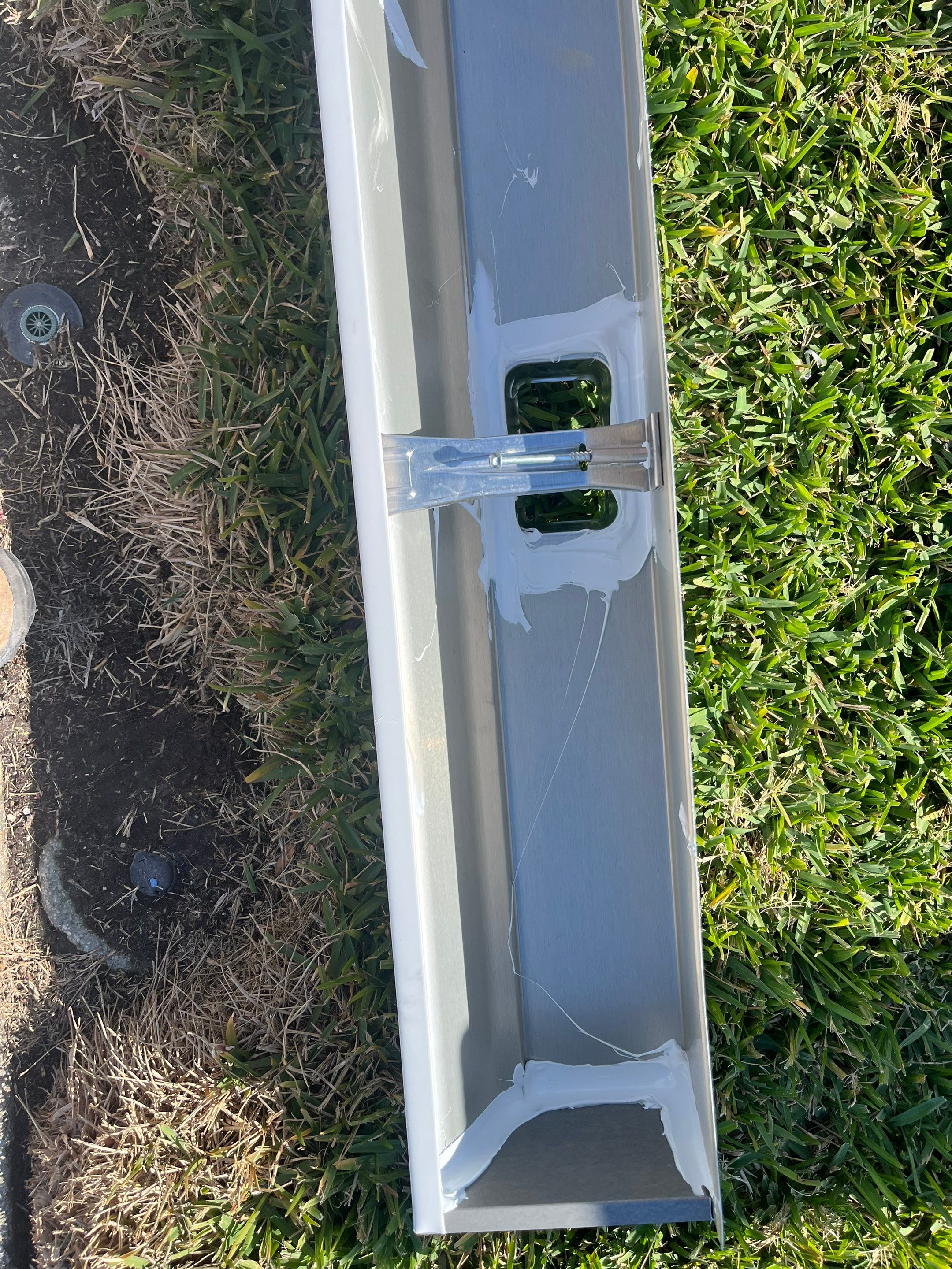 6 Inch Seamless Gutters using White Seamless Gutters in Sarasota FL by Gutter Professors