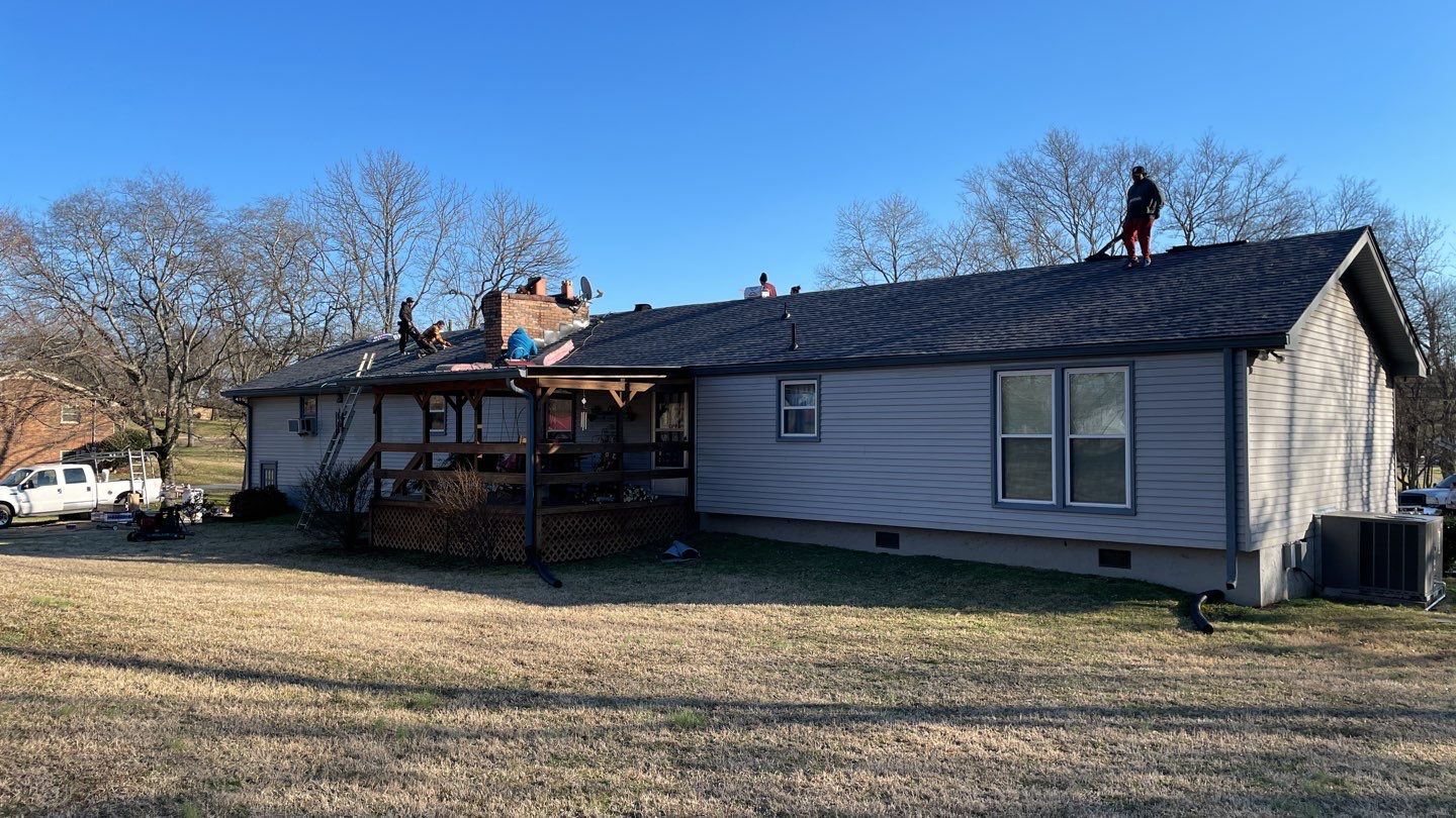 Residential Roofing Installation using Owens Corning Oakridge Roofing System by Undersun Roofing 