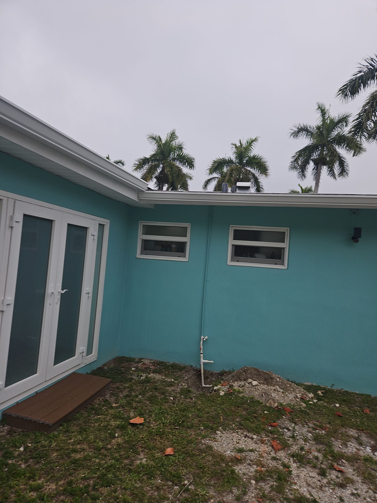 White K Style Seamless Gutters using 6 Inch Seamless Gutters with Downspouts in Fort Myers FL by Gutter Professors