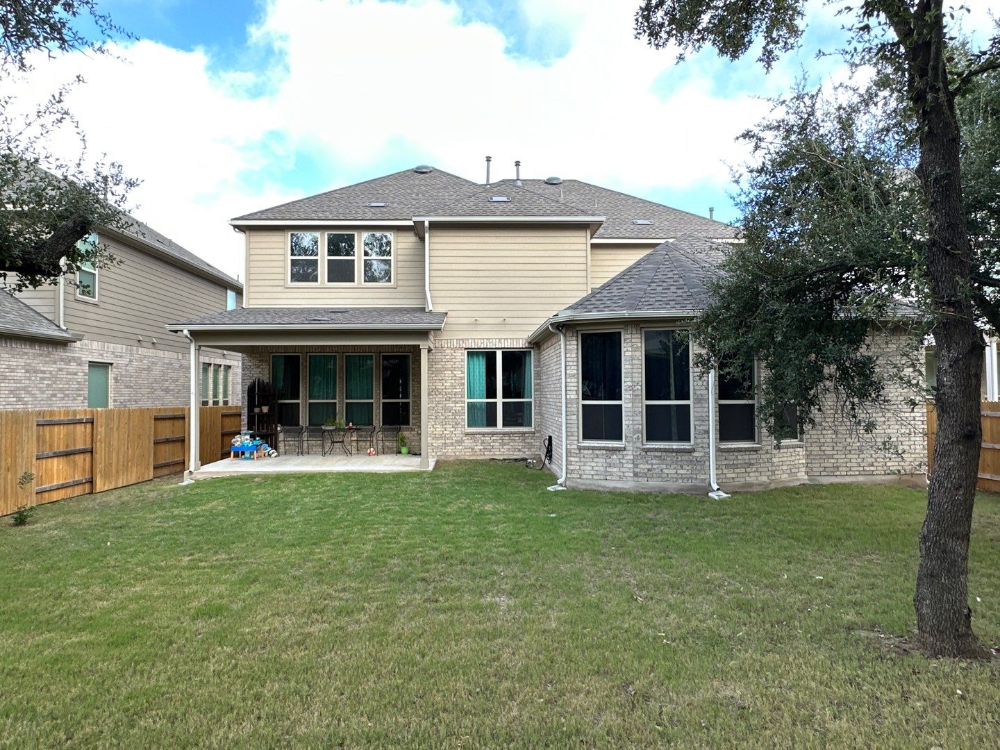 GAF HDZ - Weathered Wood by Elite Roofing LLC