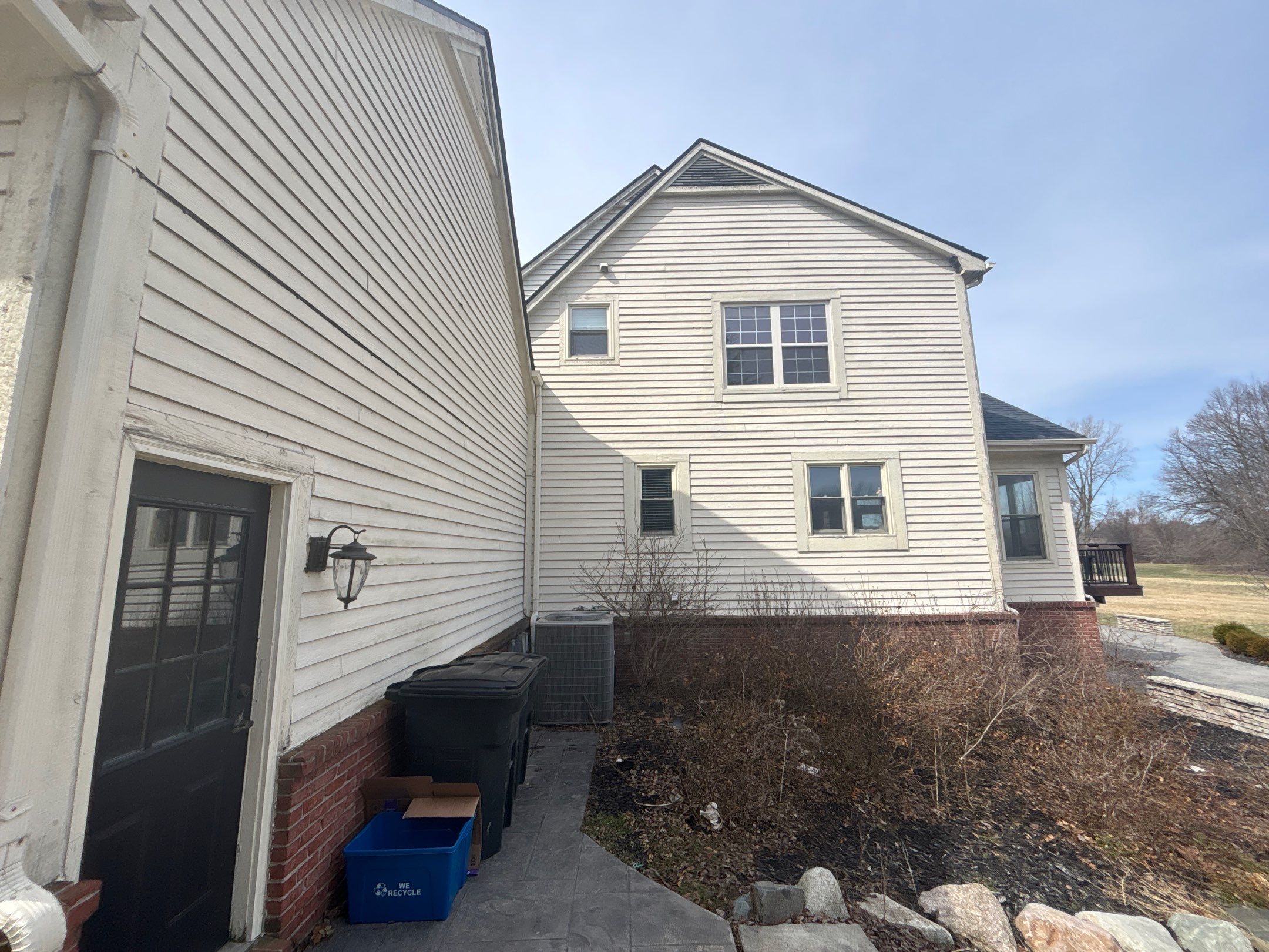 Siding Replacement using Alside S7 Cedar Mill Grain Pebble by 180 Contractors