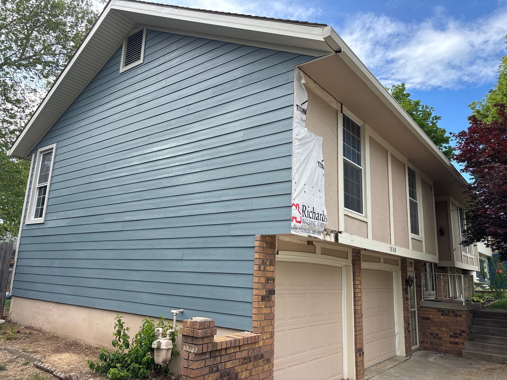 James Hardie in Kansas City Mo  by EEC  Windows, Siding & Roofing 
