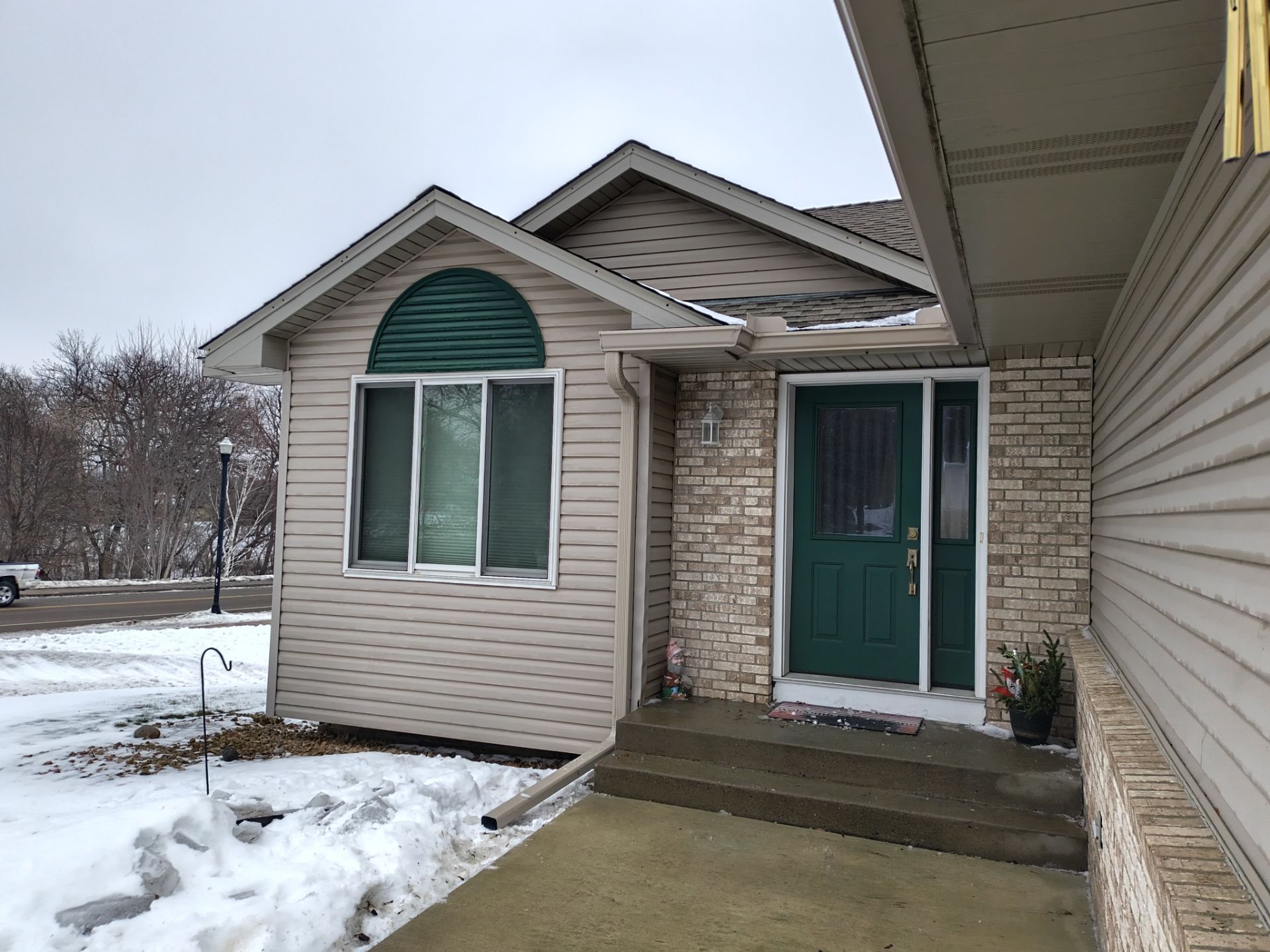 Residential Seamless Gutter and Gutter Guard Installation in Buffalo by Next Level Seamless Gutters / Exteriors Inc.