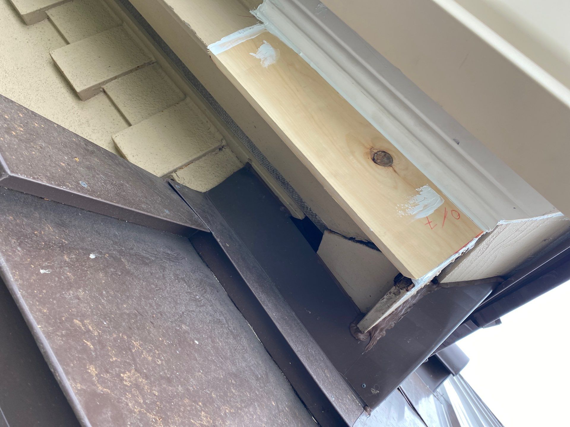 Seamless Gutters in Sarasota FL by Gutter Professors