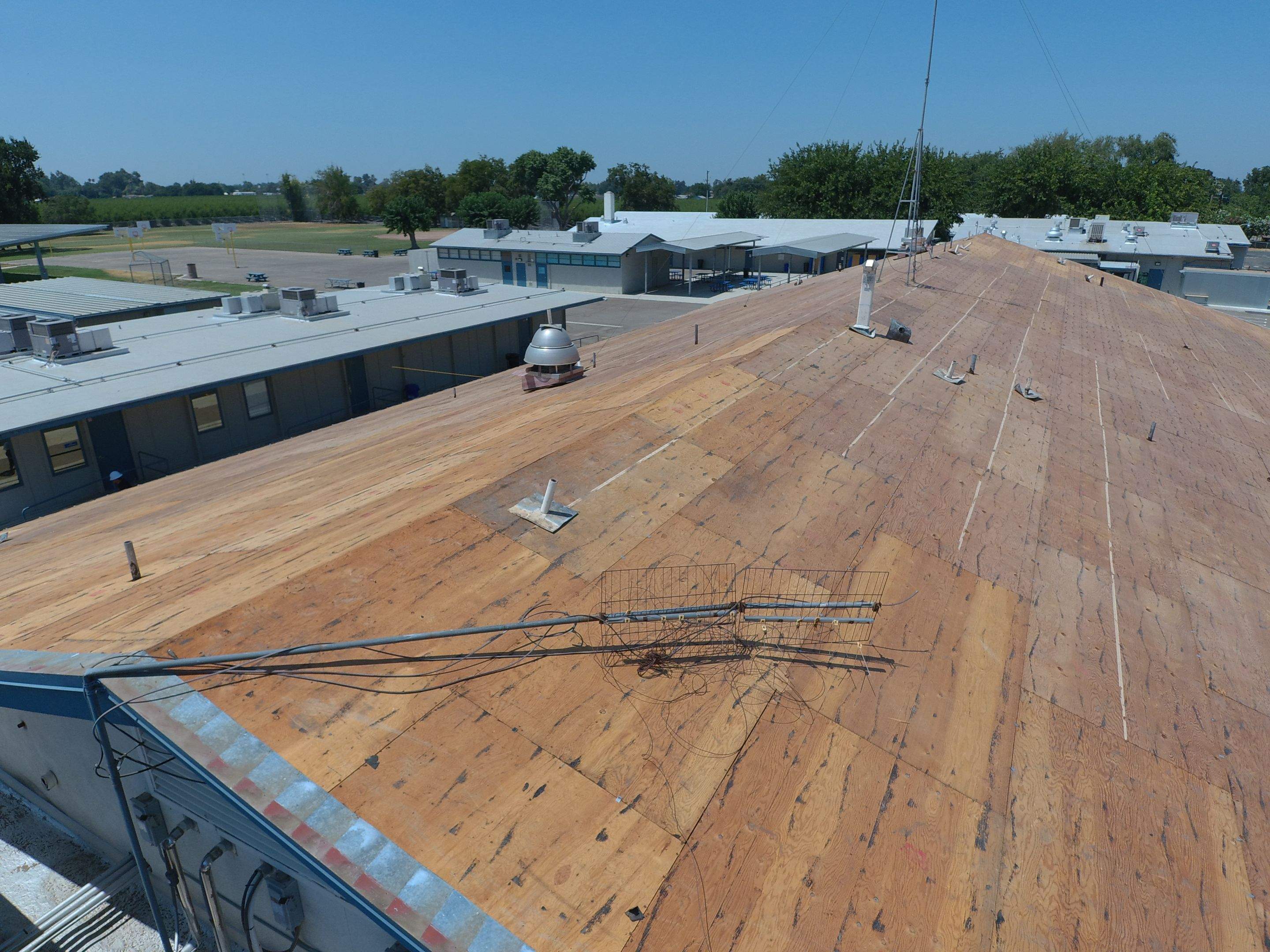 Certainteed Landmark Solaris shingle job using Certainteed Landmark Solaris composition shingles by Straight Edge Roofing Inc