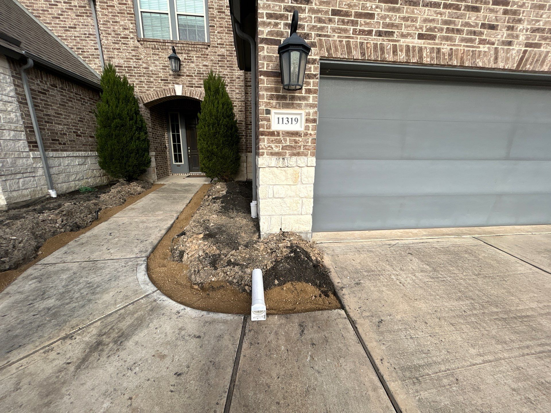 🌿✨ Darlene & Andrew’s Amazing Curb Appeal Transformation  Some projects are more than just landscaping—they’re a conversion of curb appeal from the ground up. For Darlene & Andrew, Alejandro and the Texas Urban Team designed and delivered a complete solution that reshaped their flower beds, solved drainage challenges, and gave new life to the sideyard.  💡 From planning to execution, every step was tailored to build both beauty and functionality:  🌸 Flower Beds, Reinvented  Demolition of old beds, plants, and mulch.  Fresh soil preparation, weed protection, and a brand-new retainer wall built with hand-cut stone and decorative caps.  Carefully selected plants and garden mix to ensure health and visual harmony.  💧 Drainage & Irrigation Upgrades  Outdated corrugated pipes replaced with PVC drainage lines to carry water safely away from the foundation.  New irrigation system combining drip lines and sprinklers—watering plants while keeping the house walls protected.  Sideyard drainage extended with catch basins and PVC piping to prevent water pooling and foundation stress.  🚶 Functional Sideyard with Walkway & Trash Area  Graded and leveled sideyard to manage runoff.  Installed a modern gravel and paver walkway for easy access.  Built a firm and tidy concrete-paver pad for trash containers—making the space both practical and polished.  🛠️ Stonework & Craftsmanship  Every stone in the retainer wall was cut, set, and secured by the team of handcrafters, ensuring a durable build that doubles as a design statement.  ✅ Outcome: Darlene & Andrew’s property now has better drainage, a clean and organized sideyard, and elegant new flower beds—all designed for long-term durability and lasting beauty.  📢 Before hiring anyone, review our portfolio. Our work speaks louder than words—each project is a blend of function, protection, and design crafted to last. by Texas Urban Elements