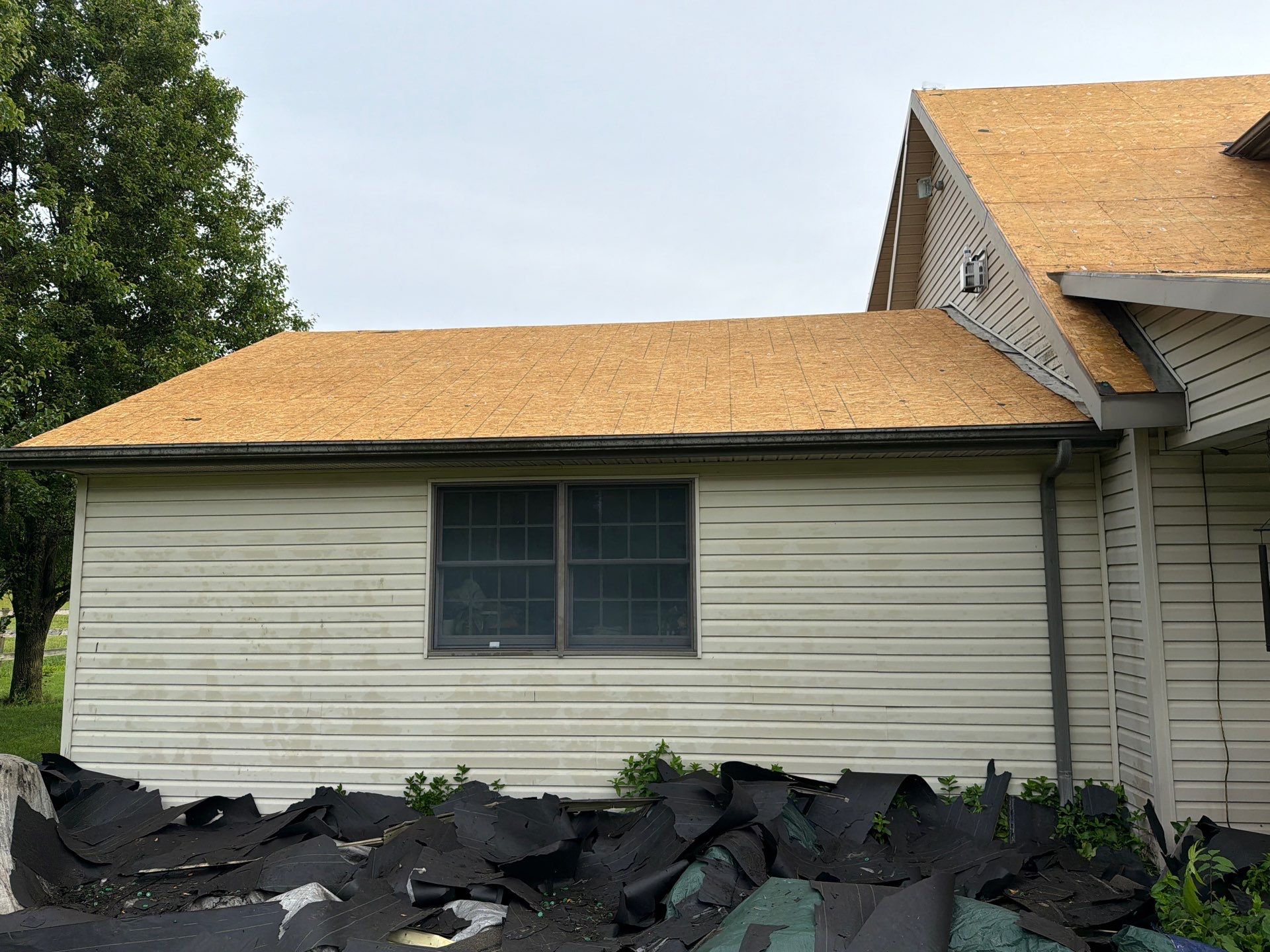 Residential Roof Replacement and Siding Installation in Franklin, OH by XPRO ELITE LLC