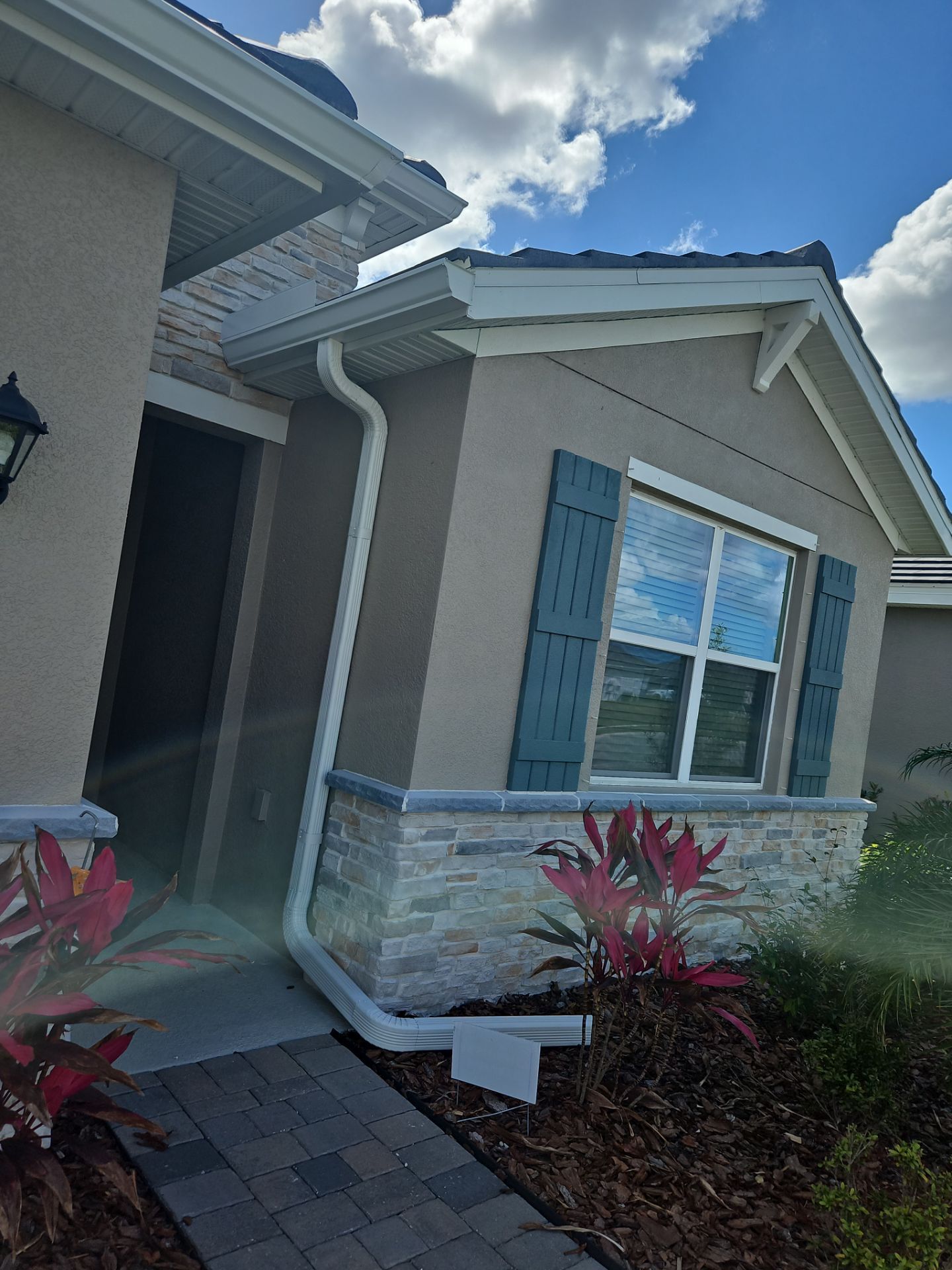 6 Inch Seamless Gutters using 6 Inch Seamless Gutters in Lakewood Ranch FL by Gutter Professors