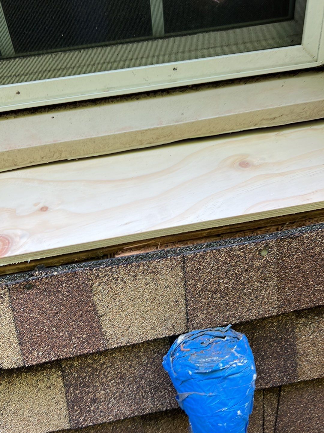 Fairfax Station: CertainTeed Landmark Pro Designer Shingles in Max Def Resawn Shake by RM Banning, Inc.