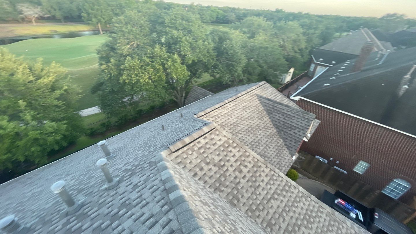 GAF HDZ - Weathered Wood by Elite Roofing LLC
