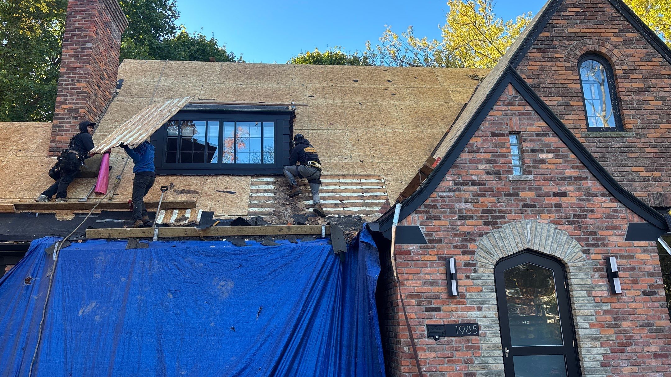 Roof Replacement using Owens Corning Onyx Black by 180 Contractors