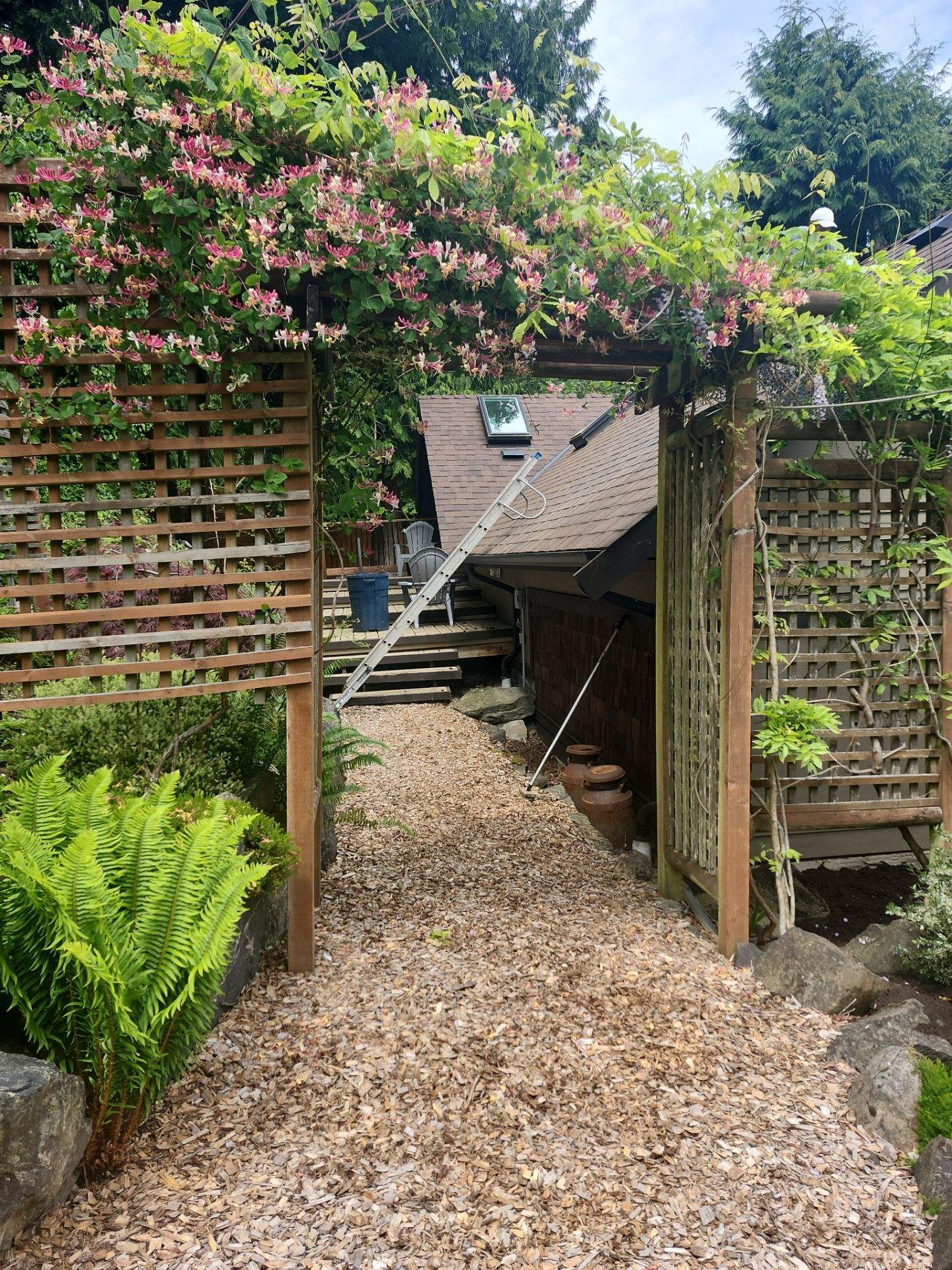 North Saanich Residence by Habanero Garden and Exterior Care
