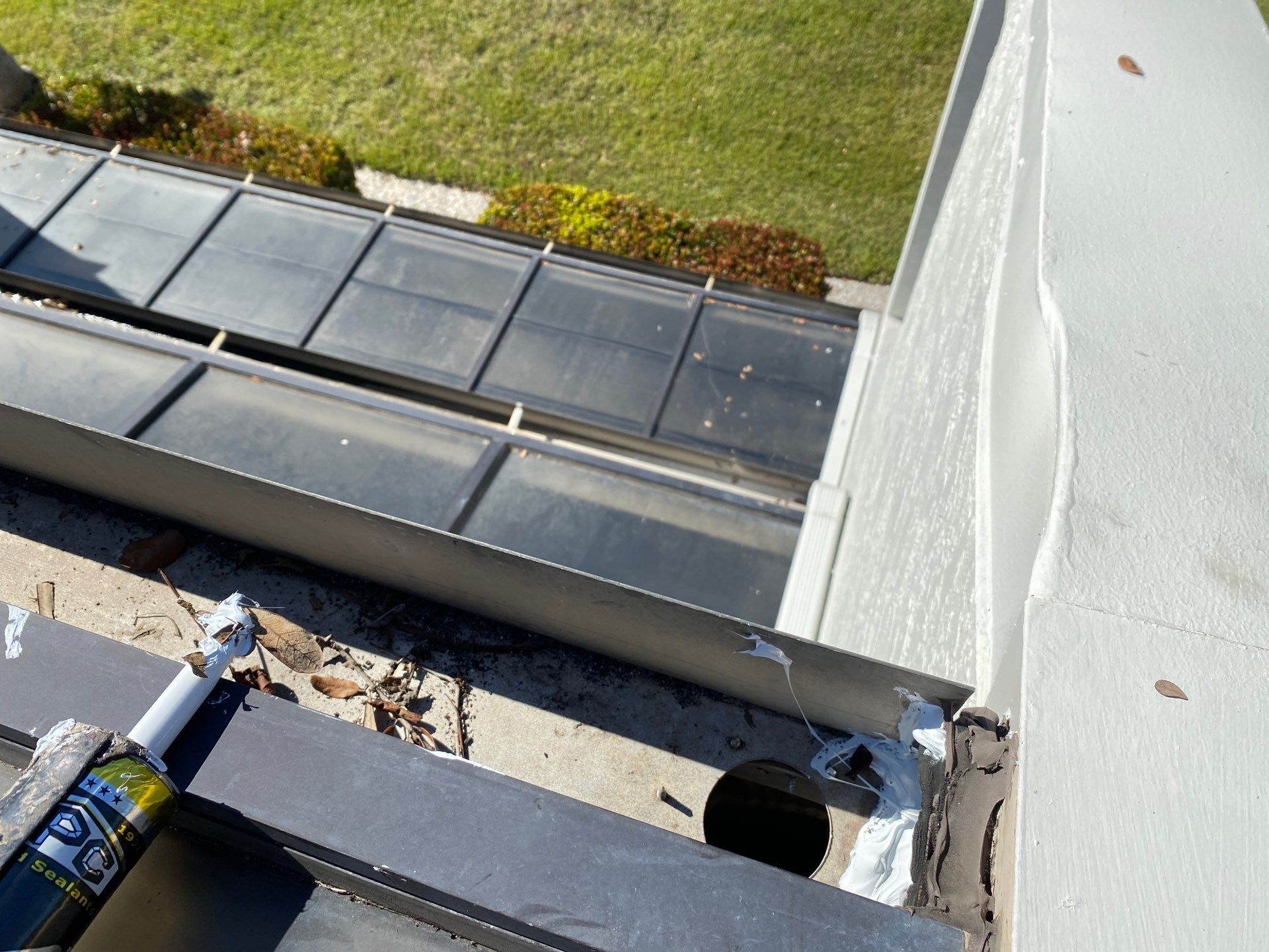Gutter cleaning all buildings are the same for 6 units in Fort Myers FL by Gutter Professors
