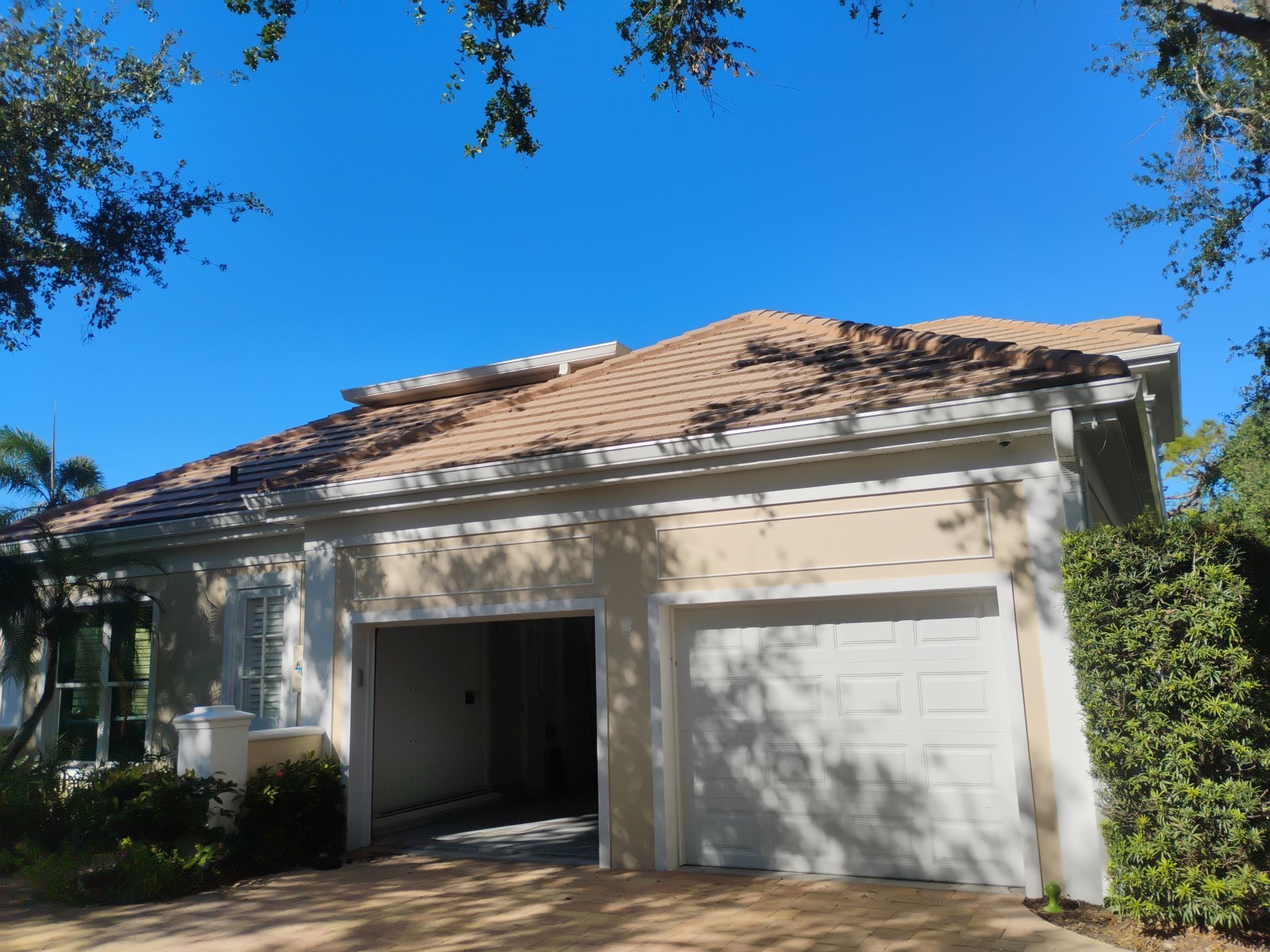 7-Inch Seamless Gutters for Large Roofs in Osprey FL by Gutter Professors
